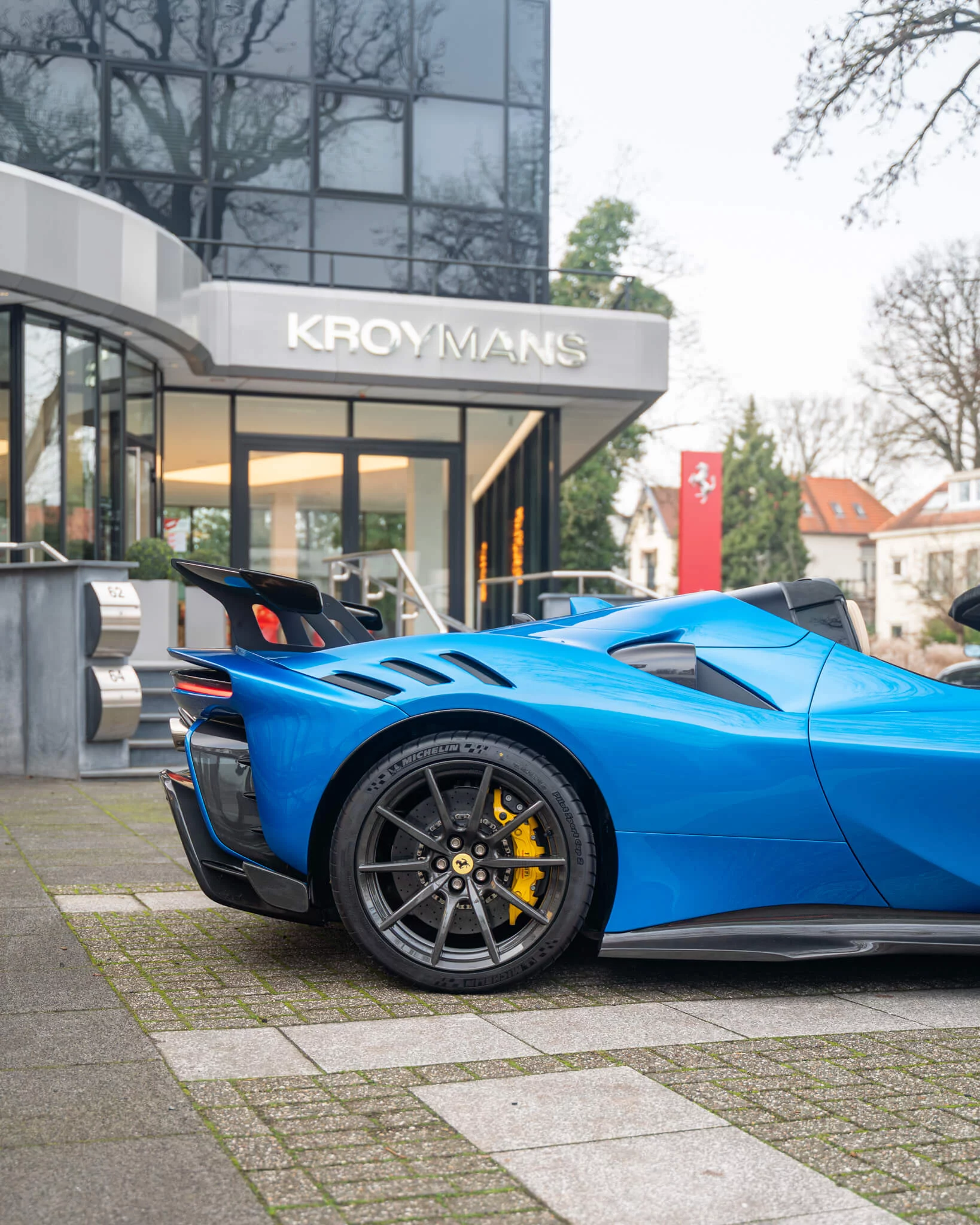 Blu Corsa Ferrari SF90