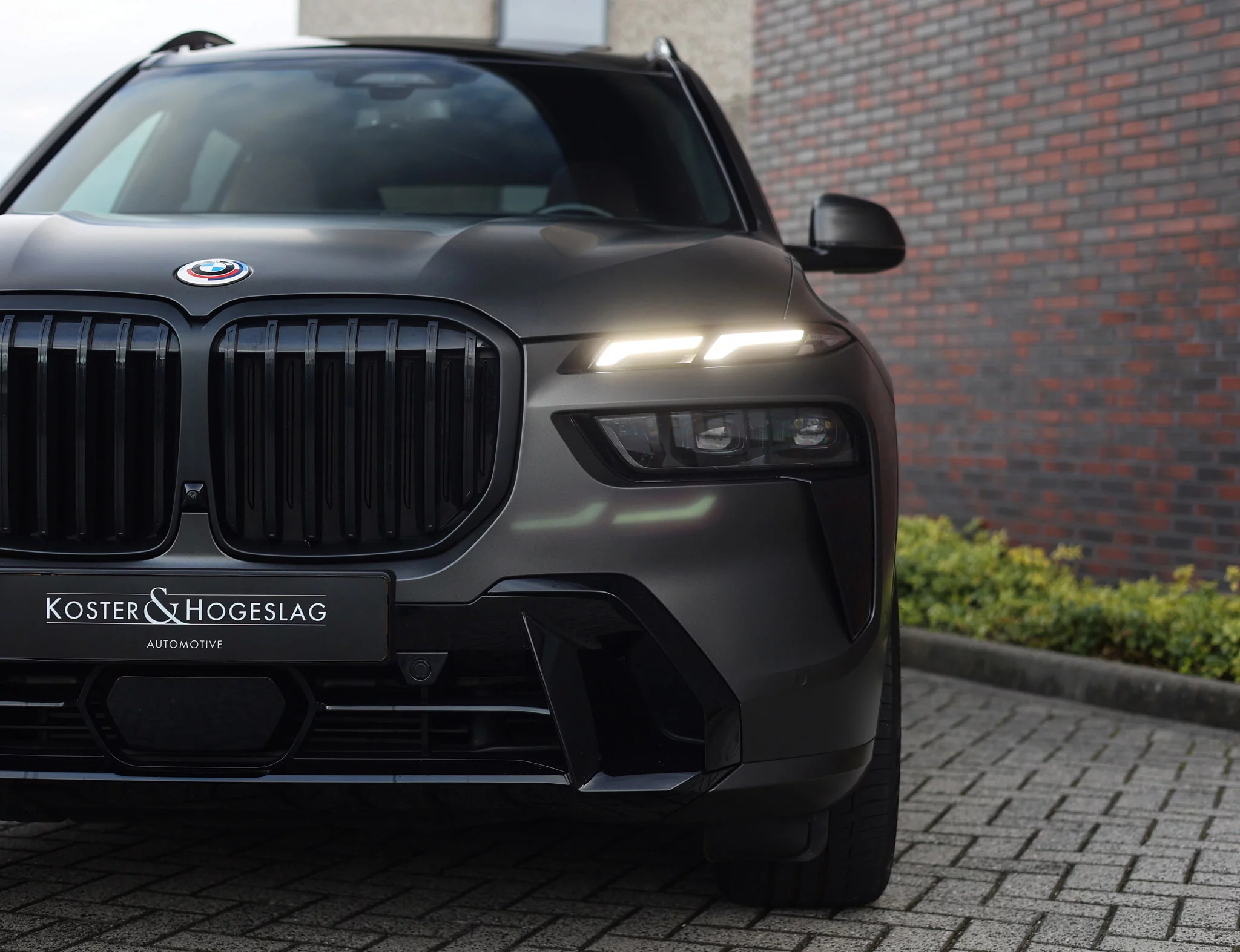 Frozen Deep Grey BMW X7