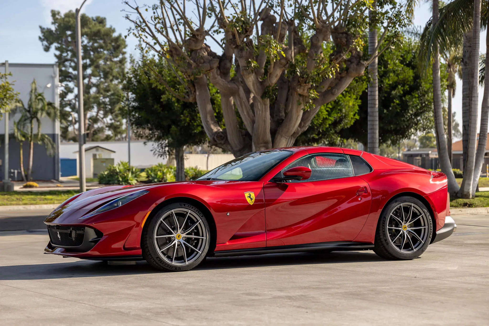 Rosso Coburn Ferrari 812