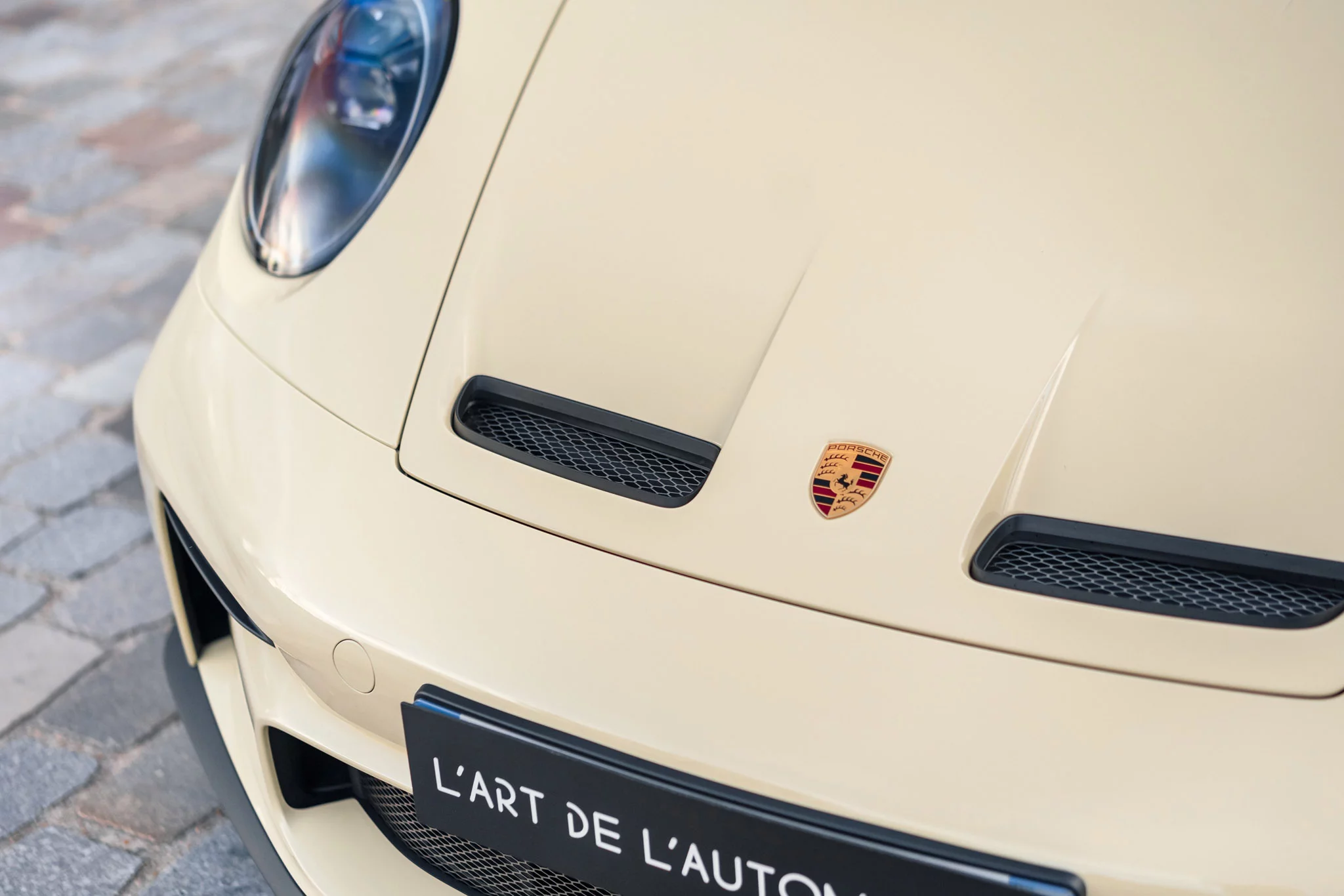 Ivory Porsche 911 GT3