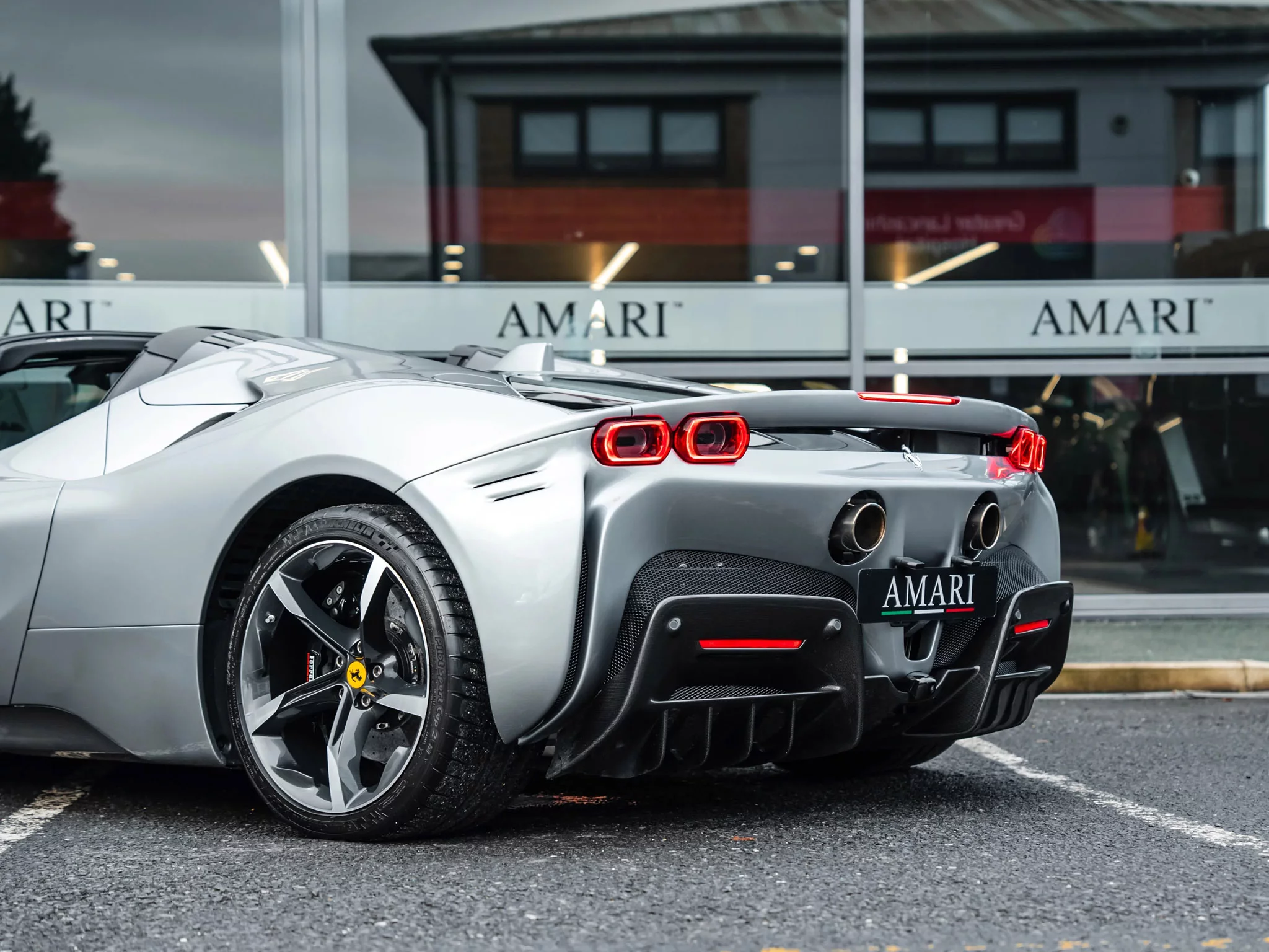 Grigio Titanio Ferrari SF90