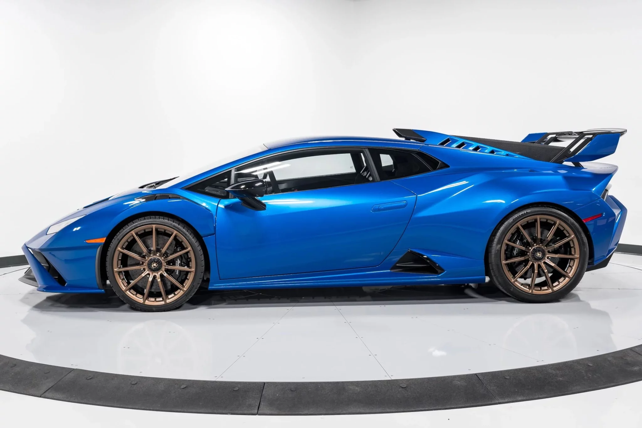 Blu Eleos Lamborghini Huracán