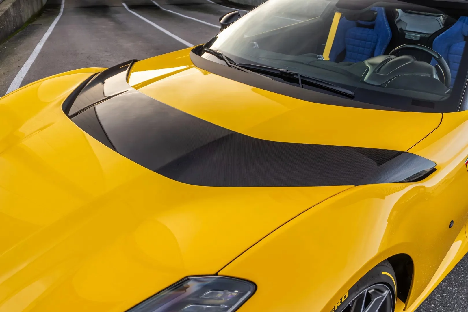 Ardilla Amarillo Ferrari 812