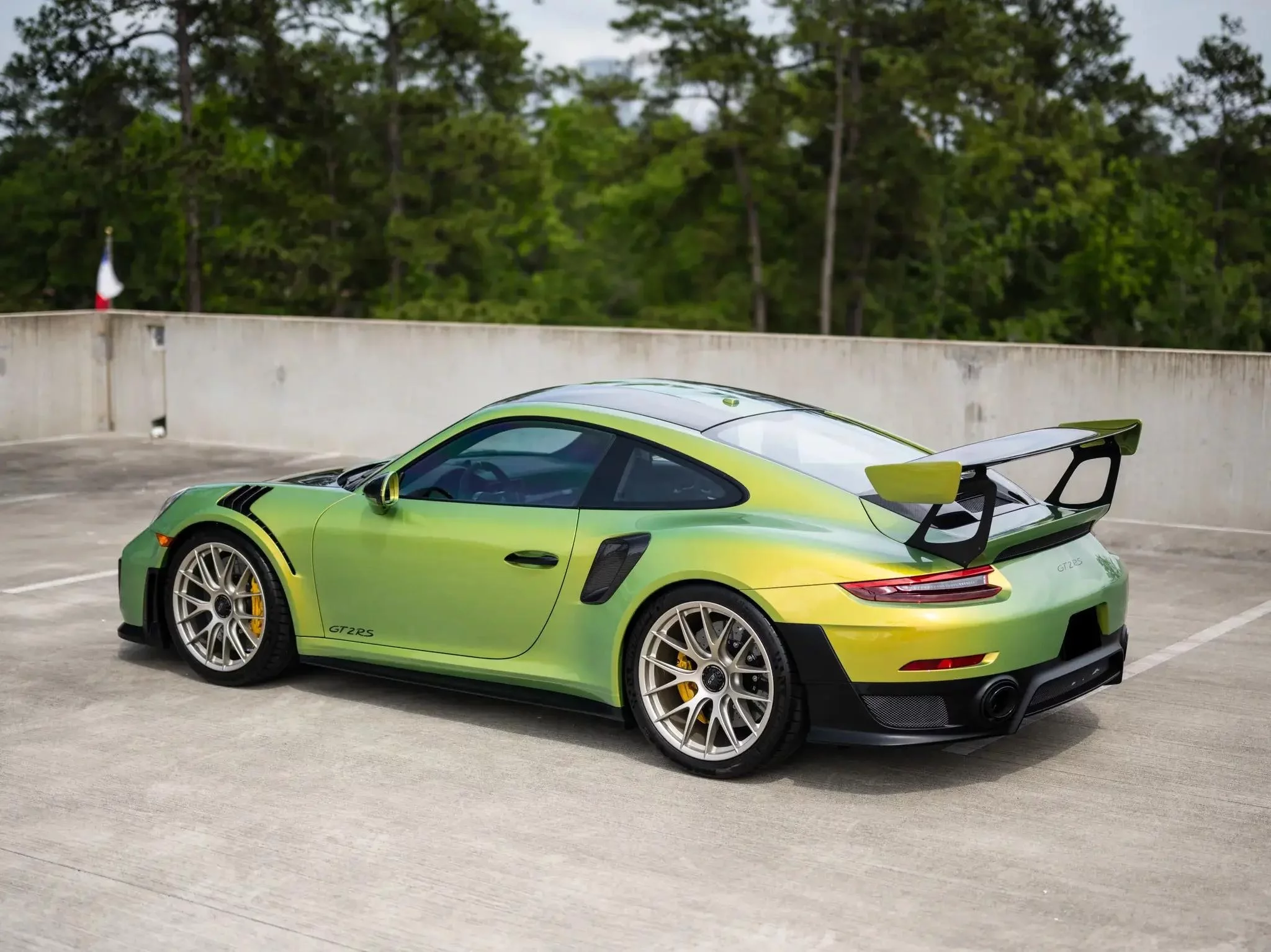 Python Green Chromaflair Porsche 911 GT2 RS