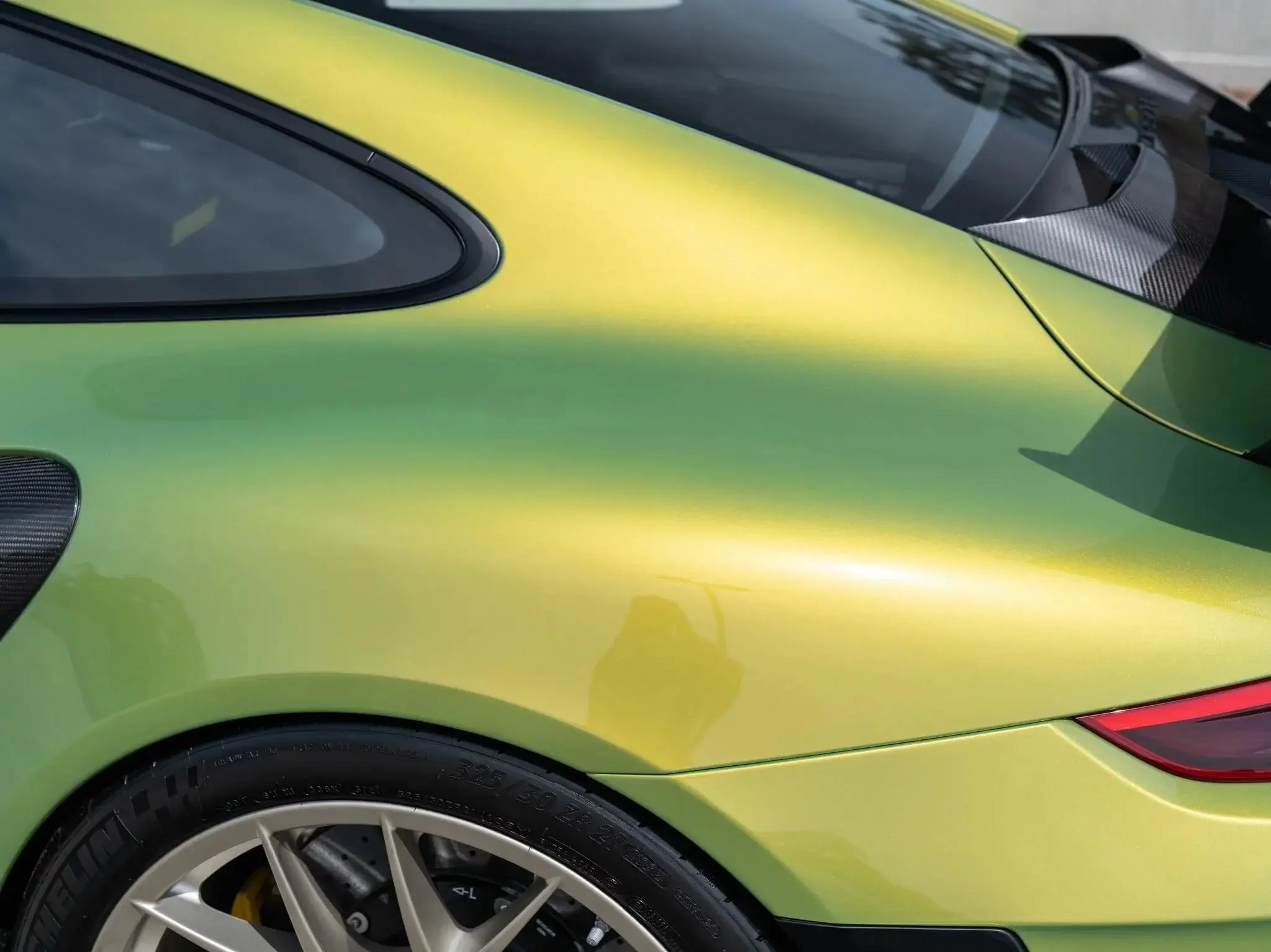Python Green Chromaflair Porsche 911 GT2 RS