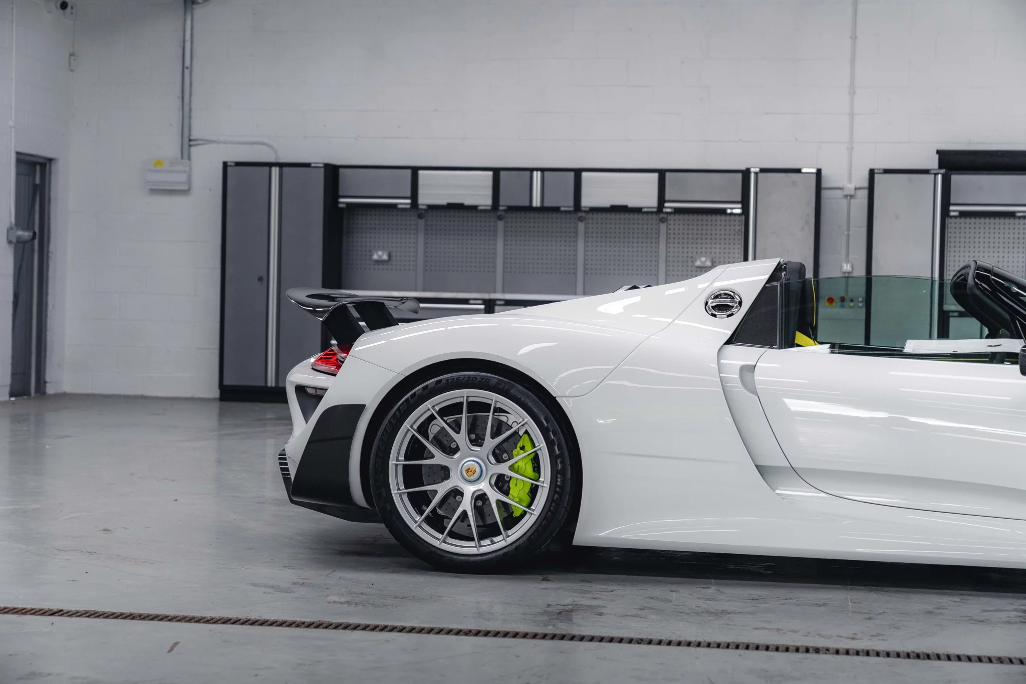 Pure White Porsche 918 Spyder
