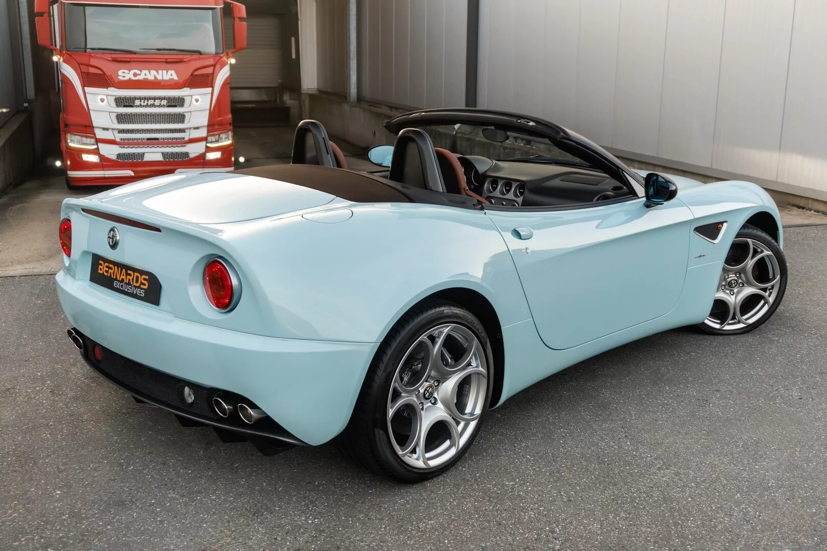 Celeste Alfa Romeo 8C