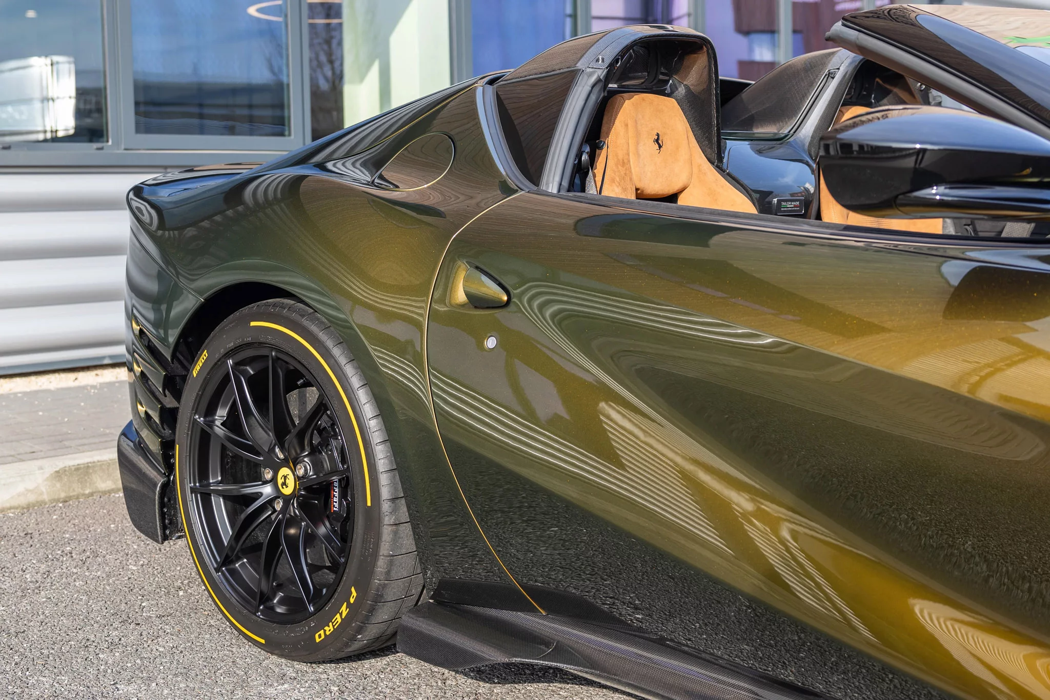 Verde Volterra Ferrari 812
