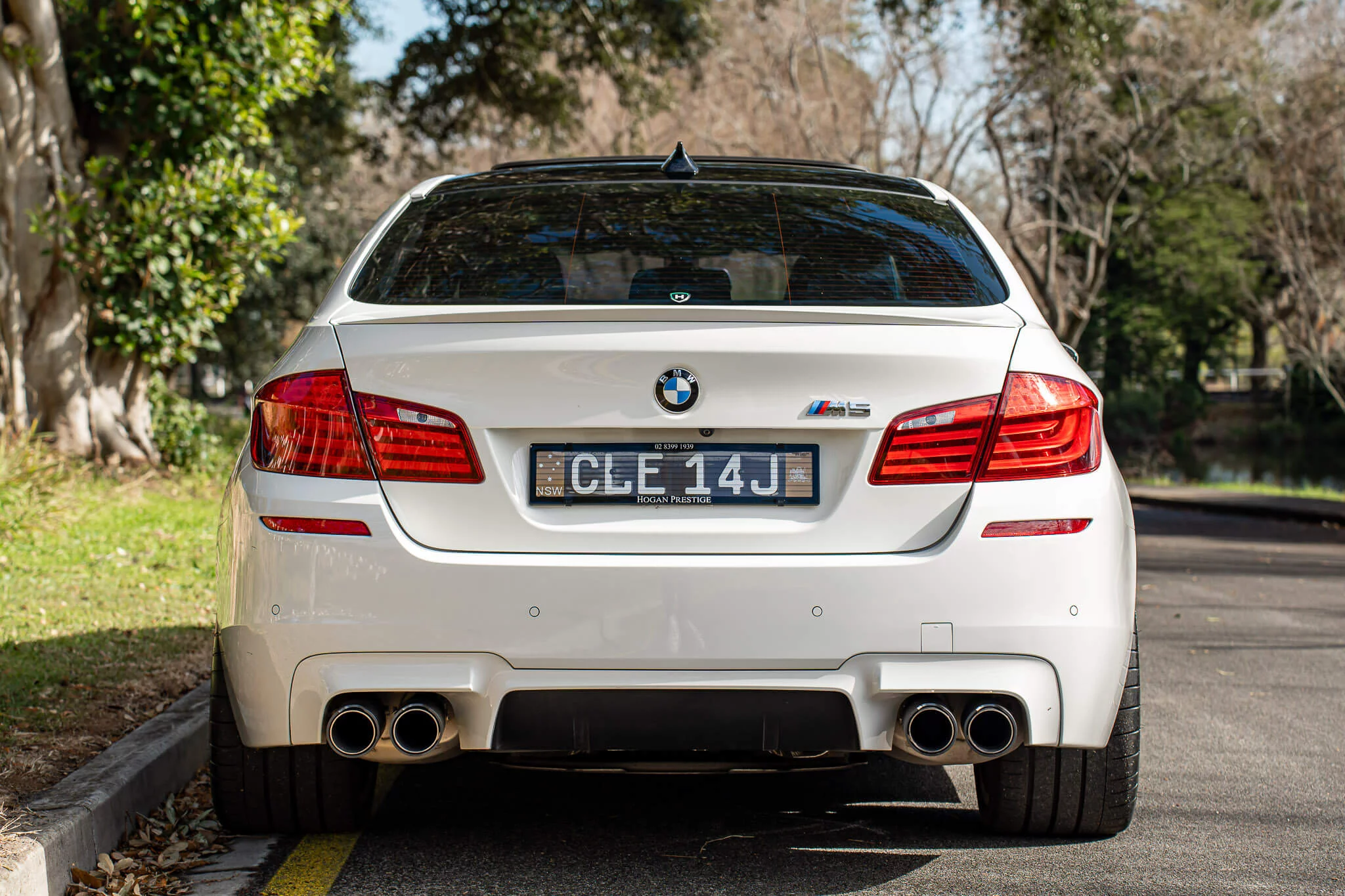 Alpine White III BMW M5