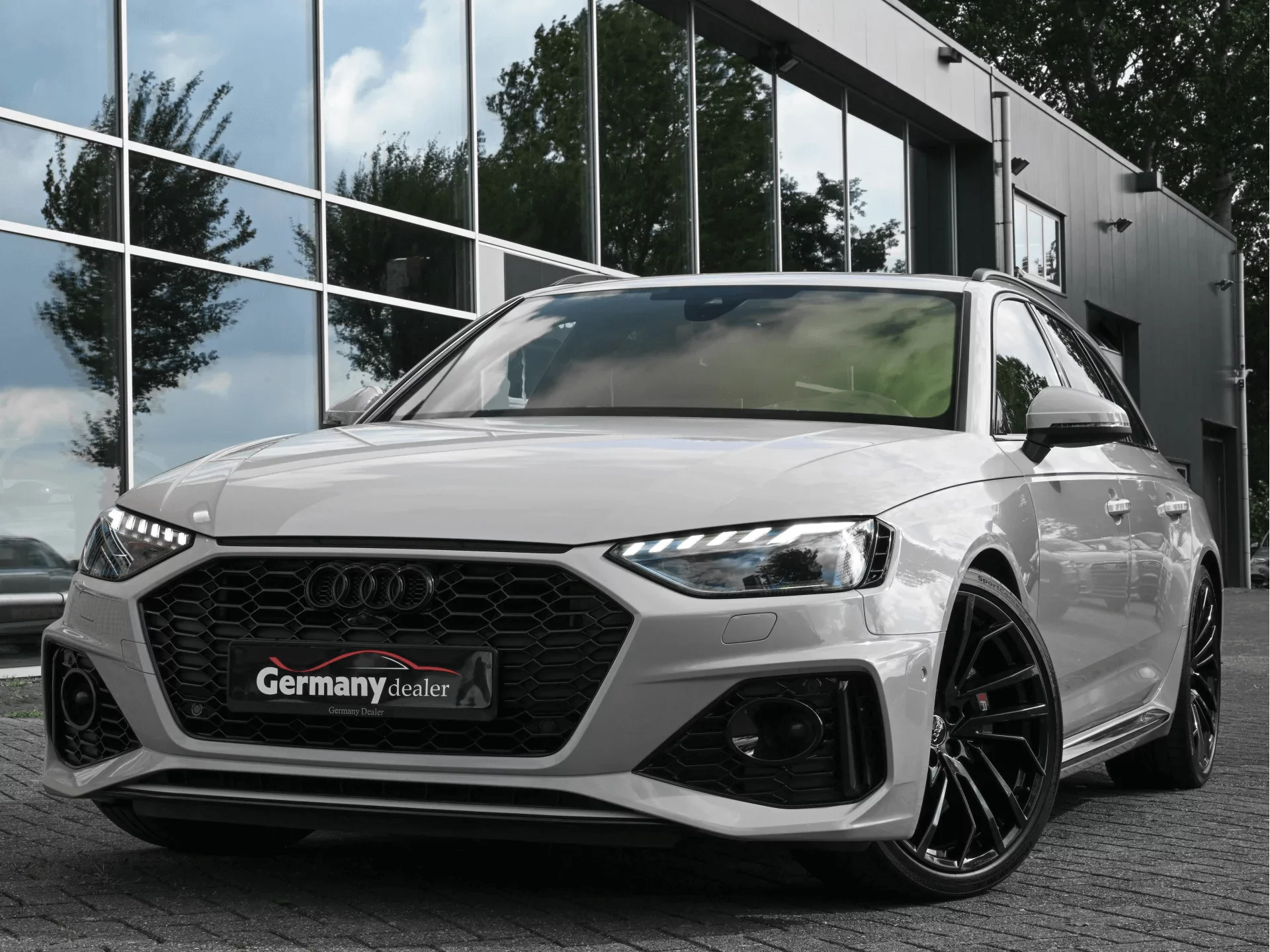 Crayon Audi RS4 Avant