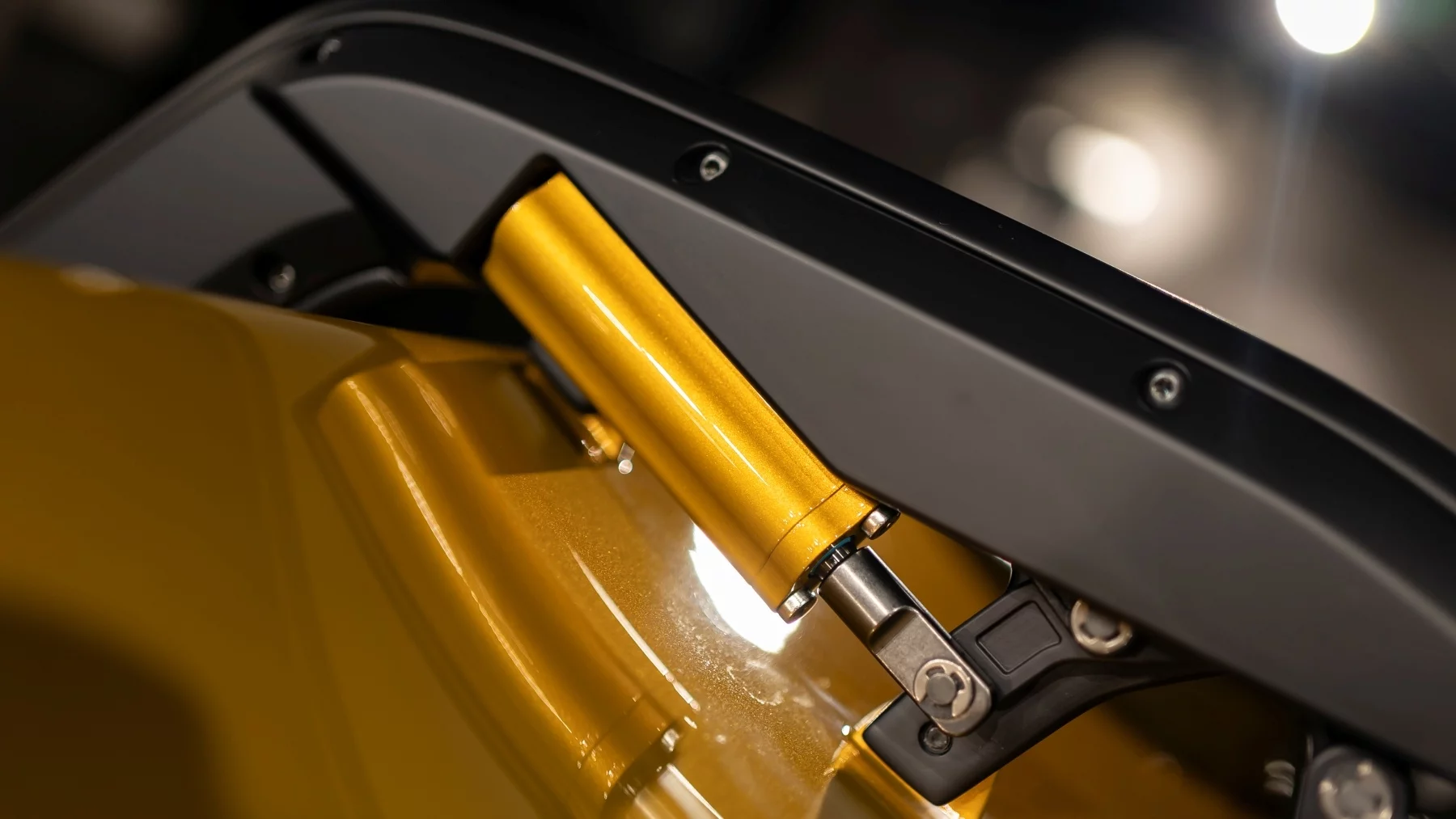 Explosive Gold Chromaflair Porsche 911 GT3 RS