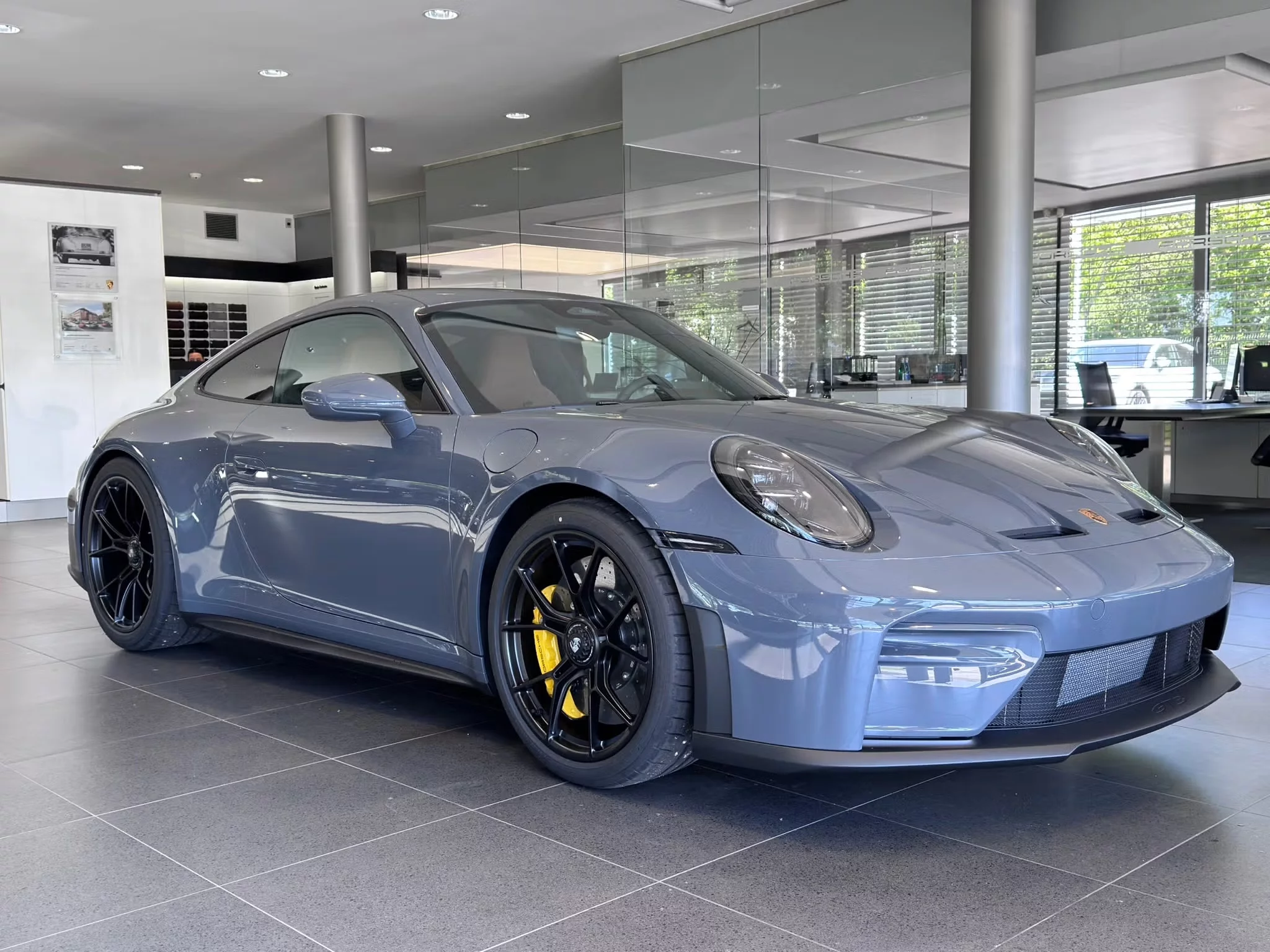 Grigio Telesto Porsche 911 GT3
