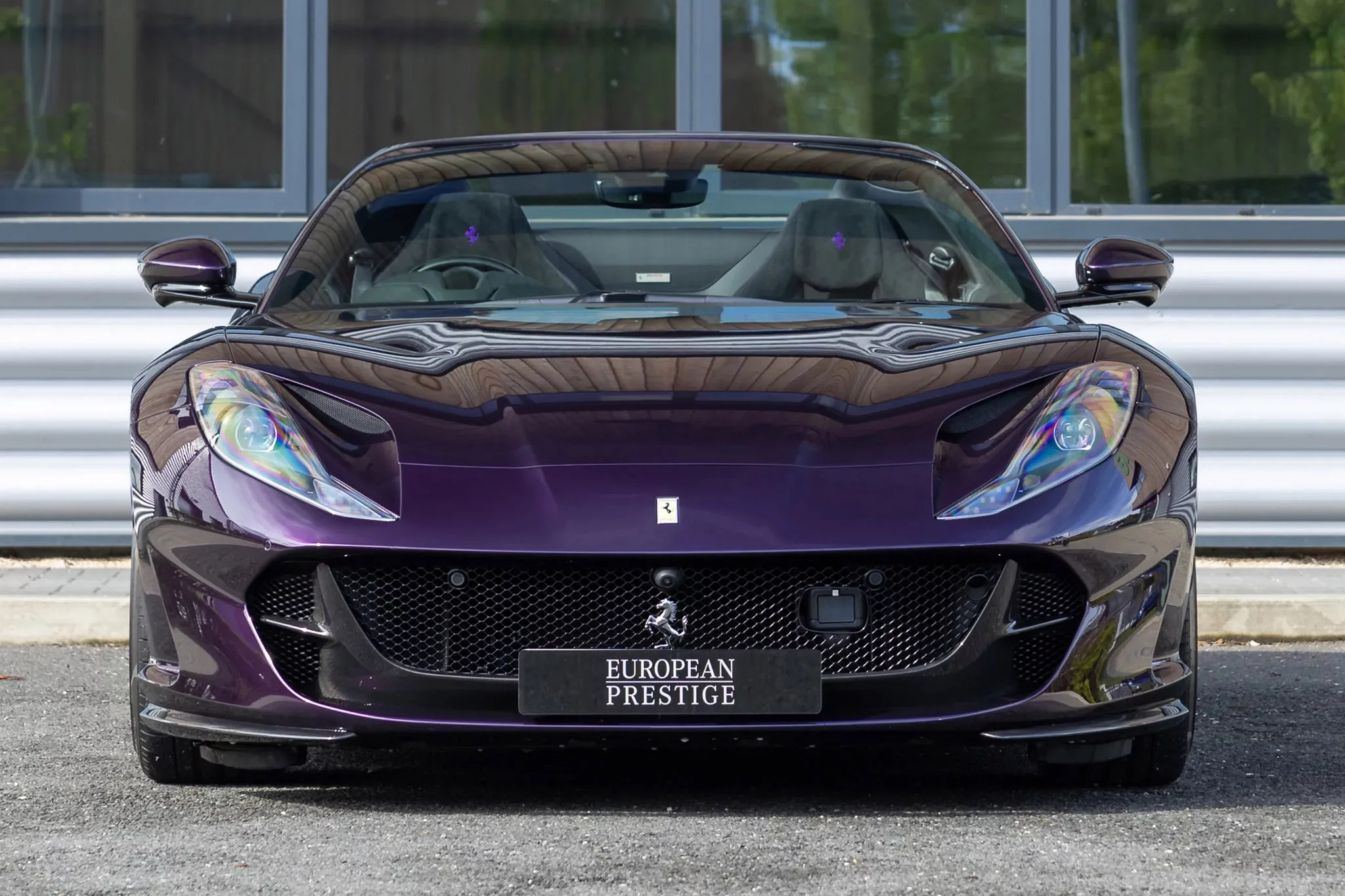 Viola Hong Kong Ferrari 812