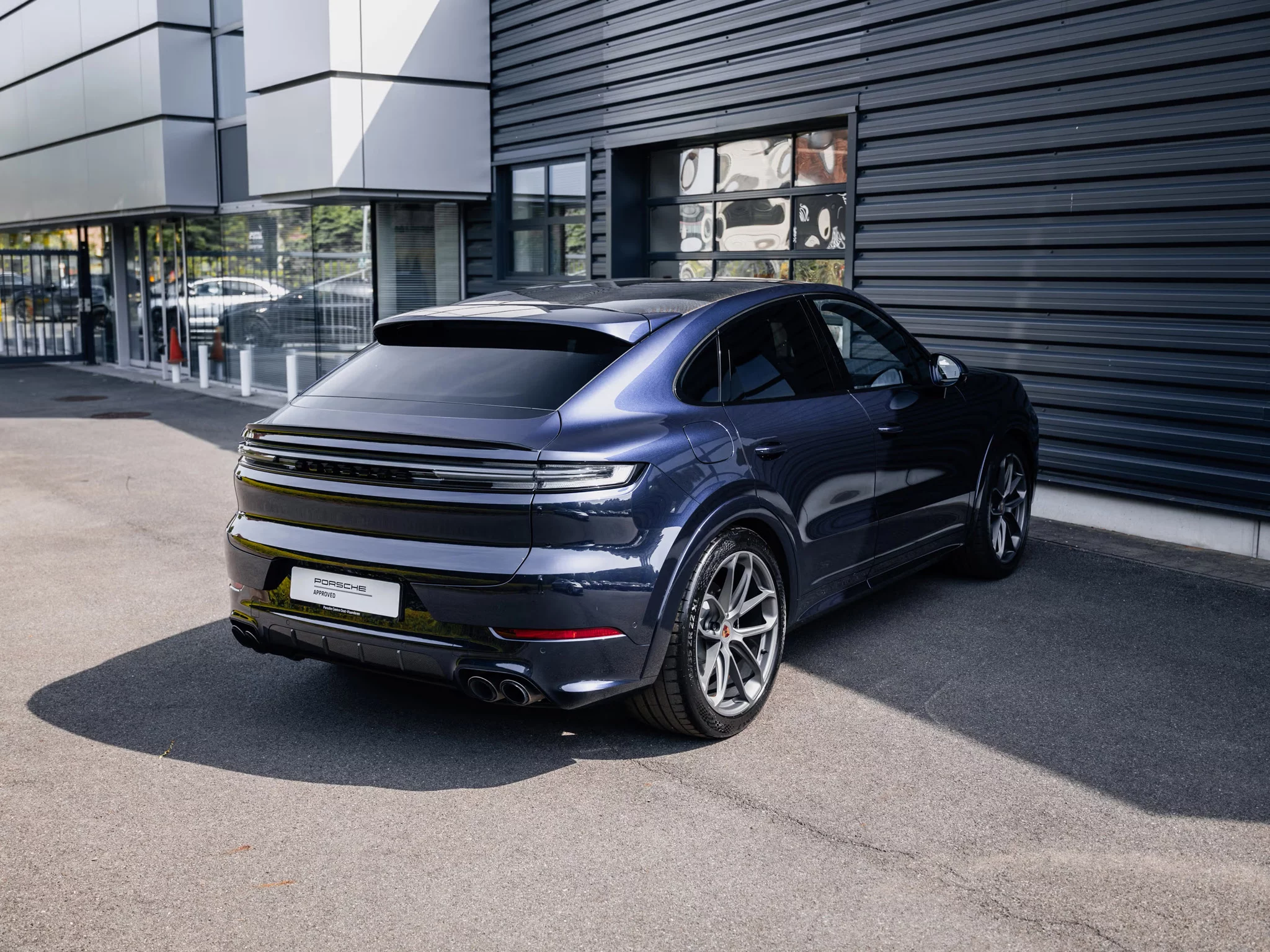 Night Blue Metallic Porsche Cayenne