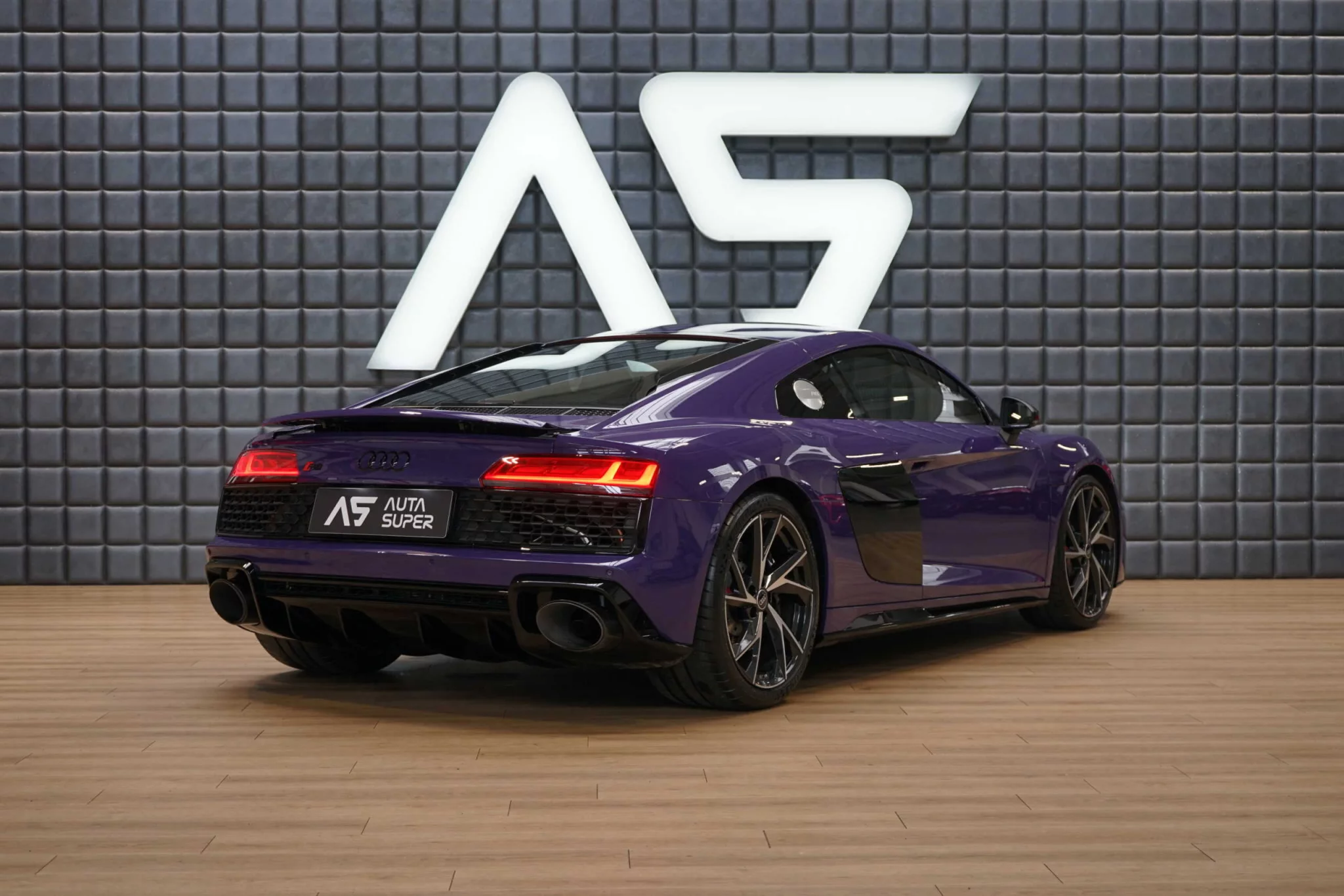 Ultraviolet Audi R8