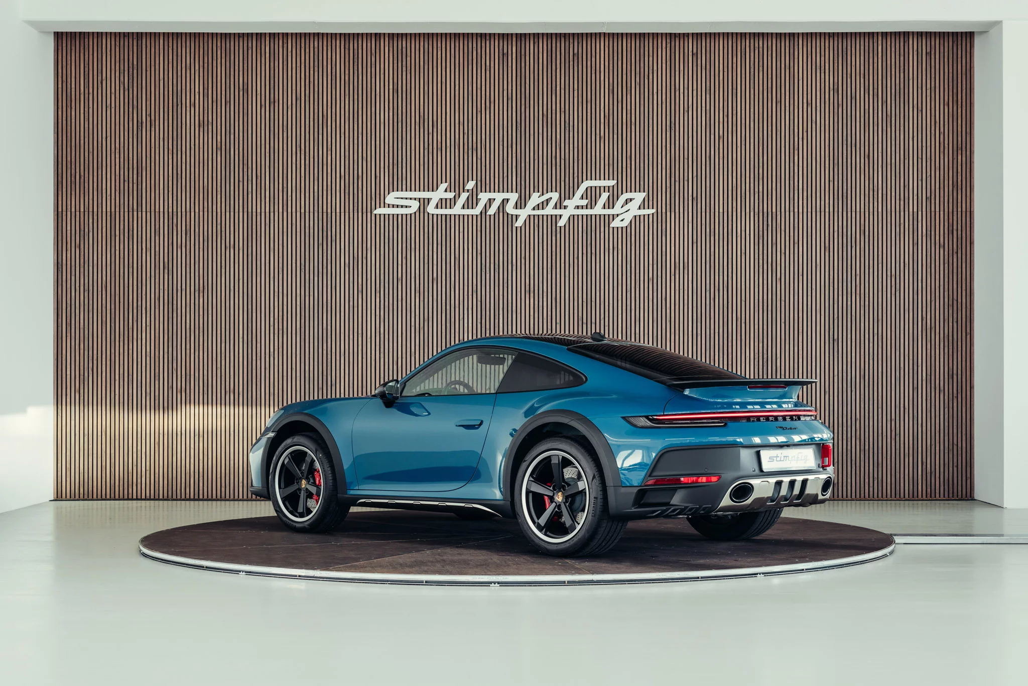 Oslo Blue Porsche 911 Dakar