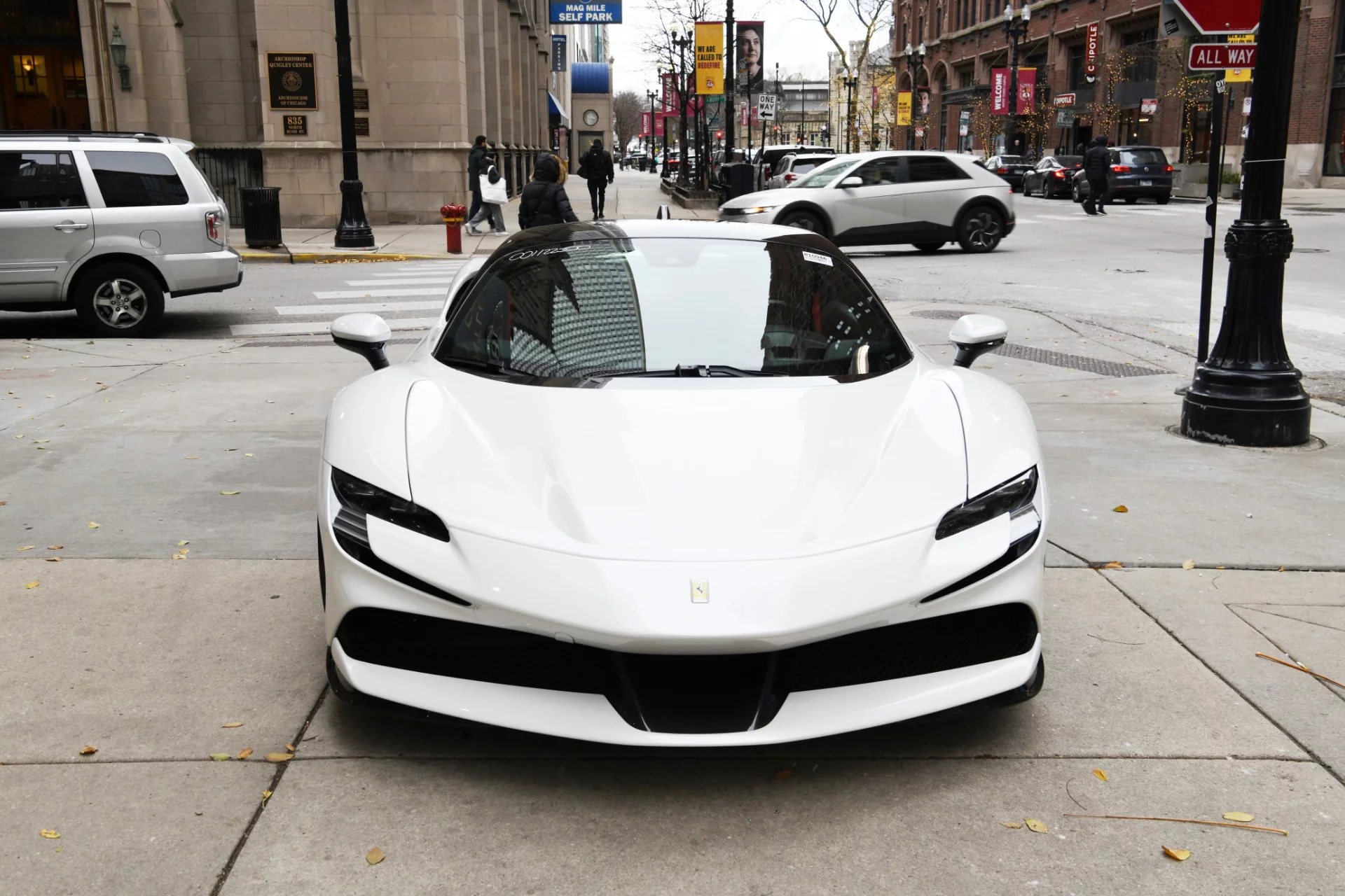 Bianco Sanae Ferrari SF90