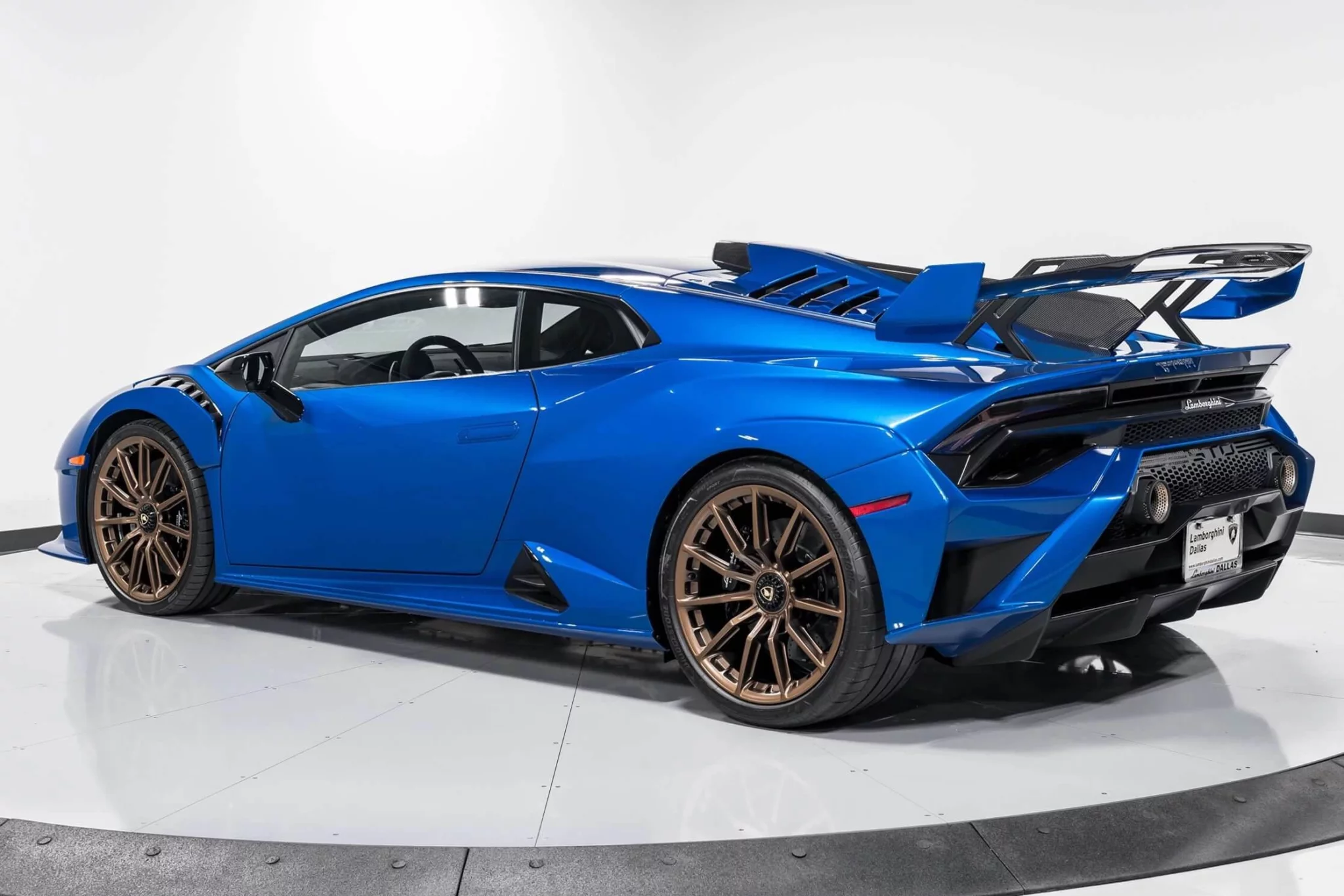 Blu Eleos Lamborghini Huracán