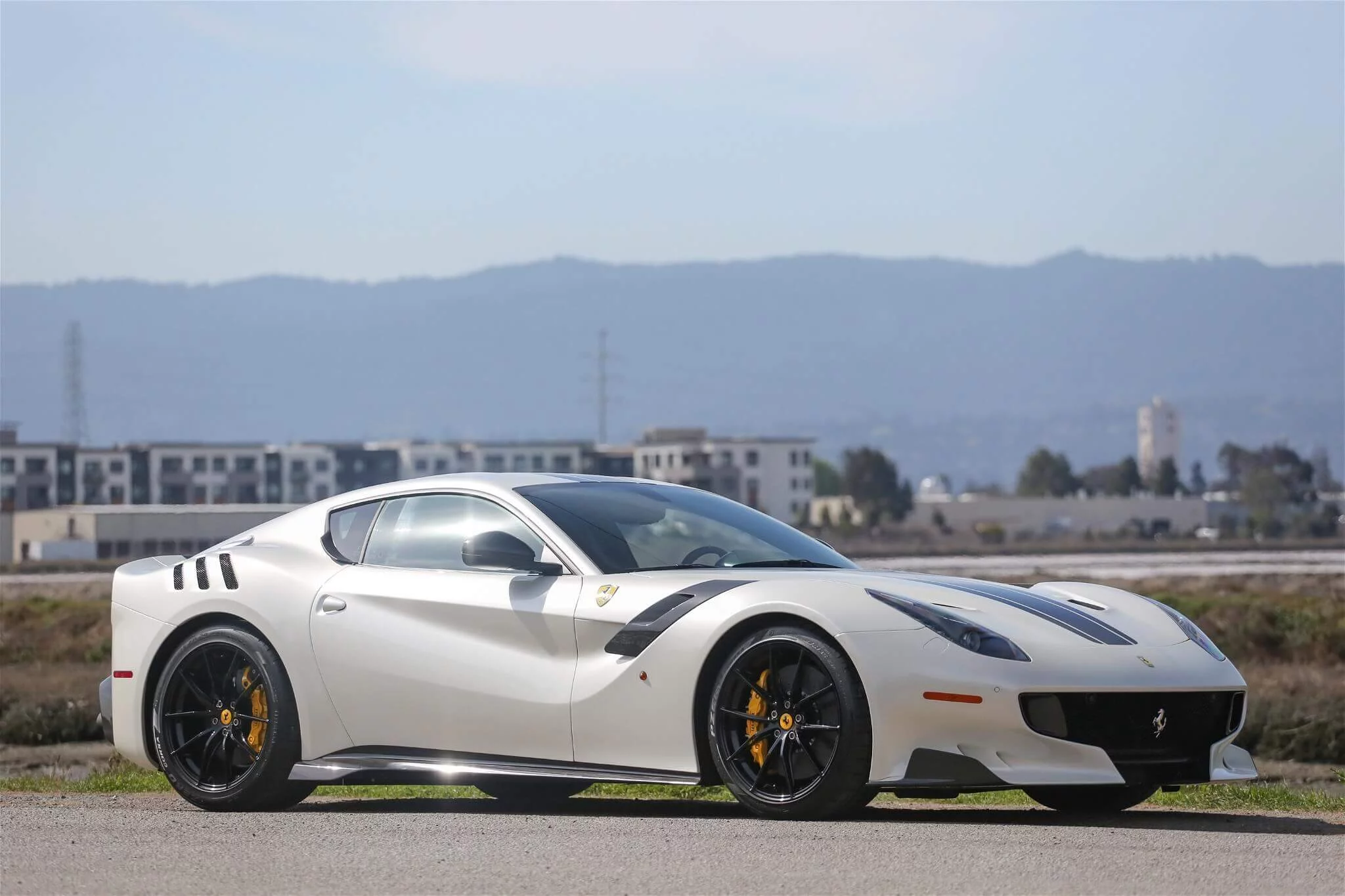 Bianco Fuji Ferrari F12
