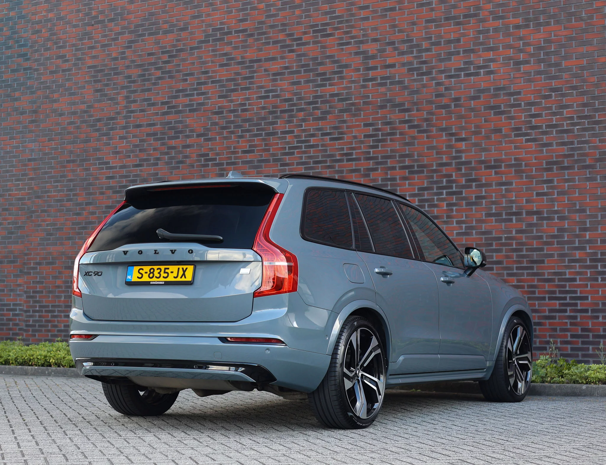 Thunder Grey Volvo XC90