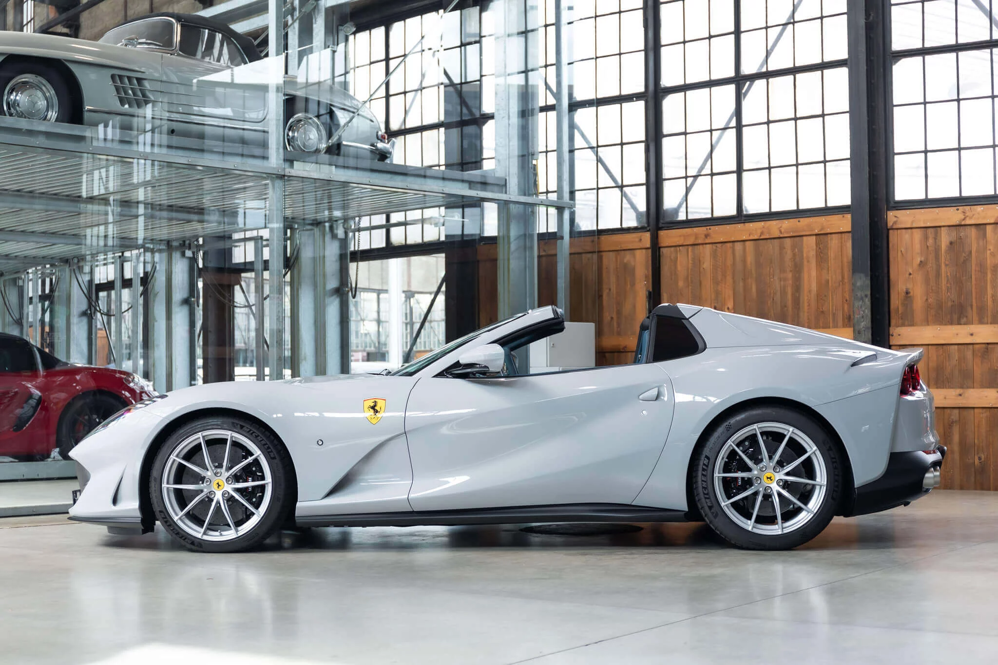 Grigio Squalo Ferrari 812