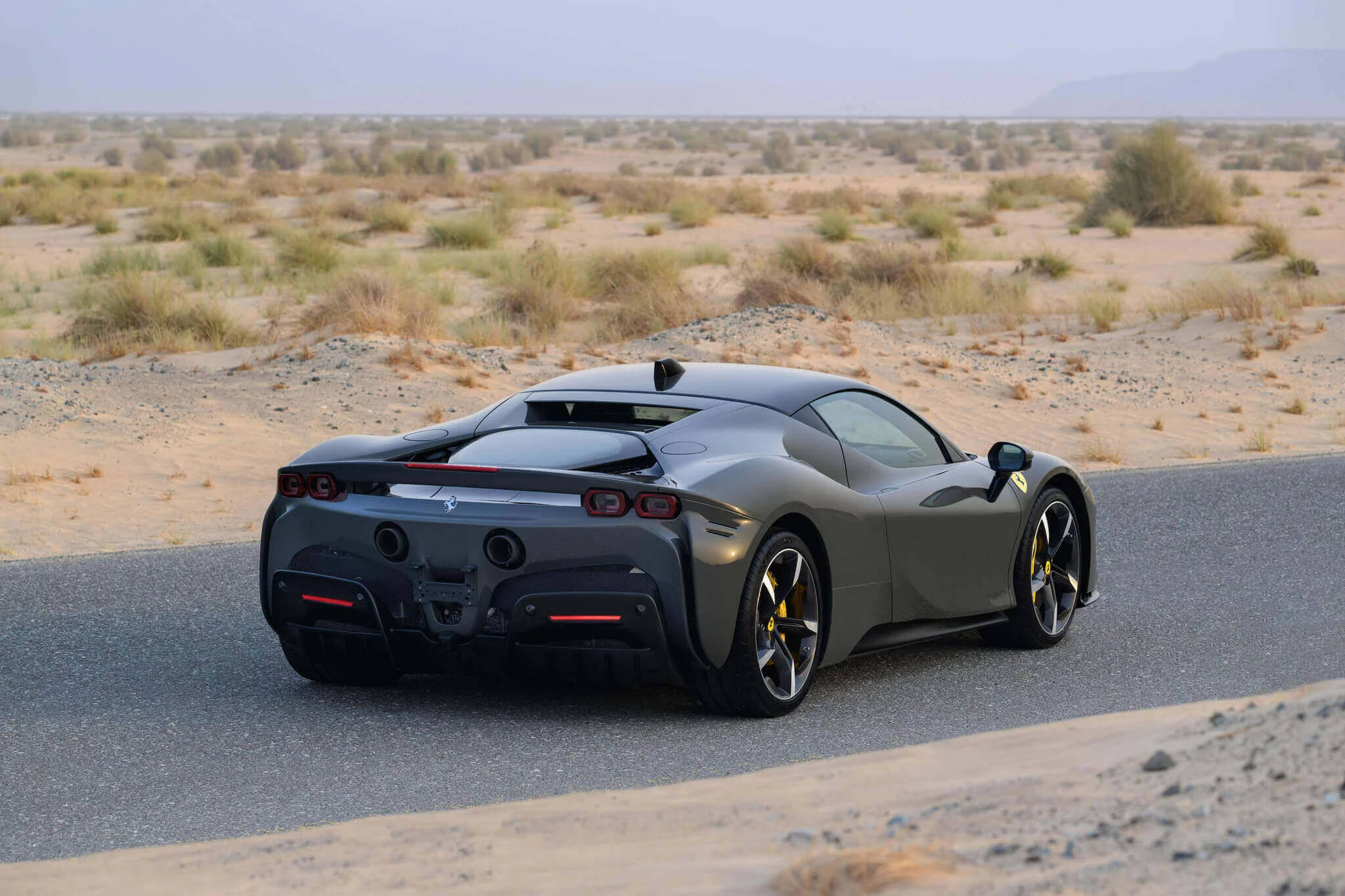Grigio Scuro Ferrari SF90