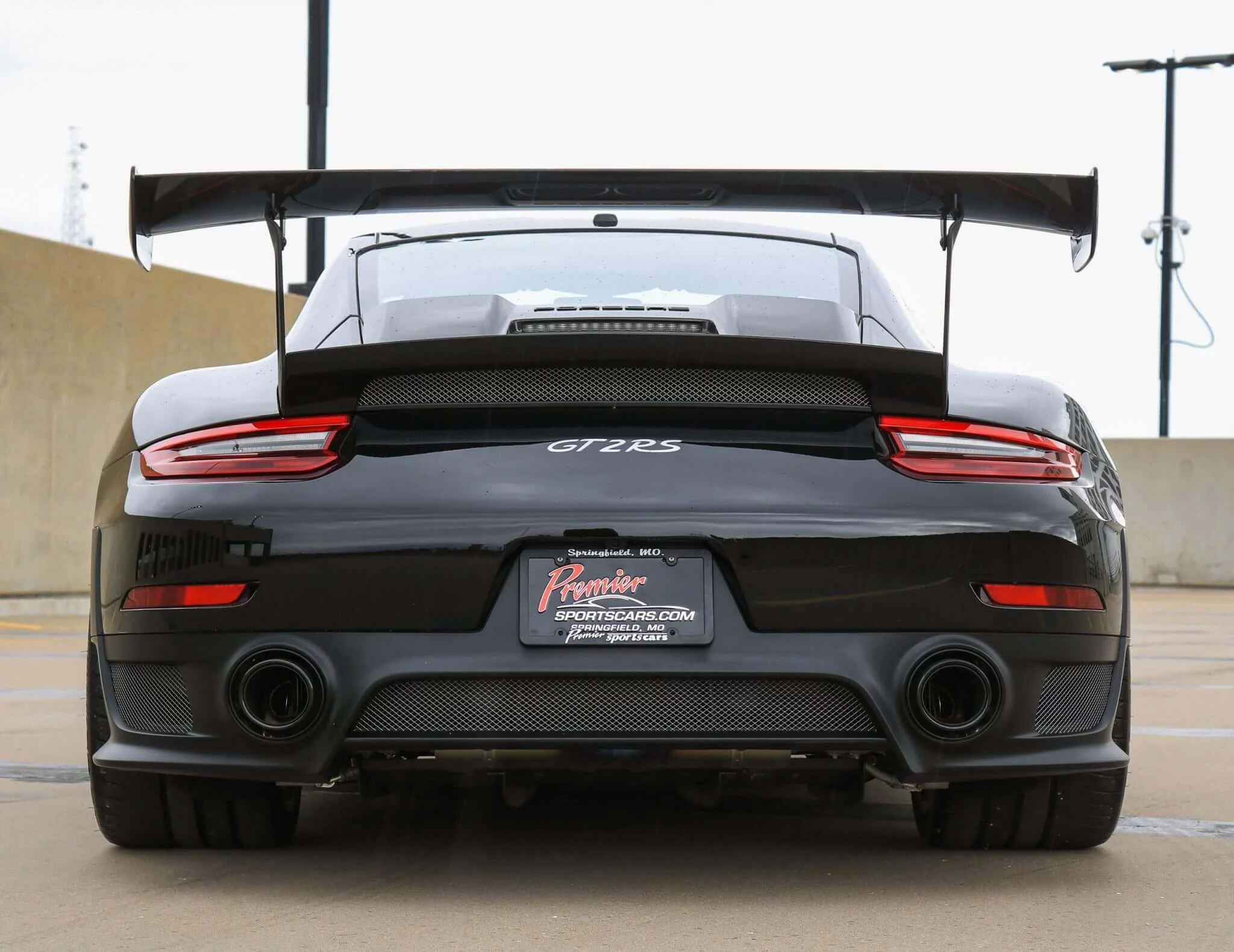 Black Porsche 911 GT2 RS