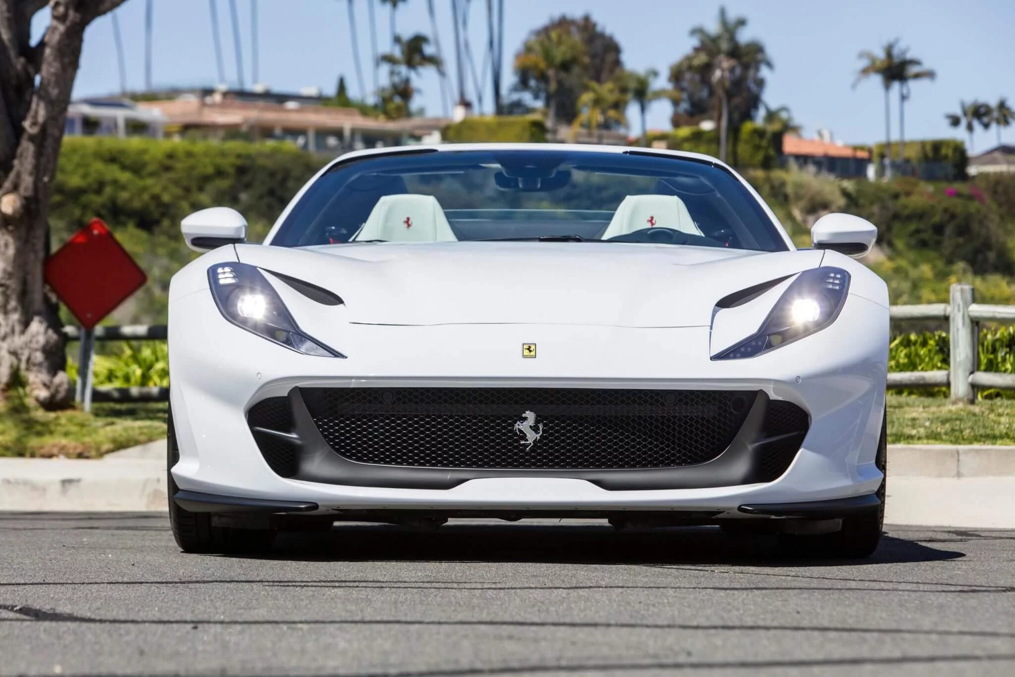 Bianco Cervino Ferrari 812