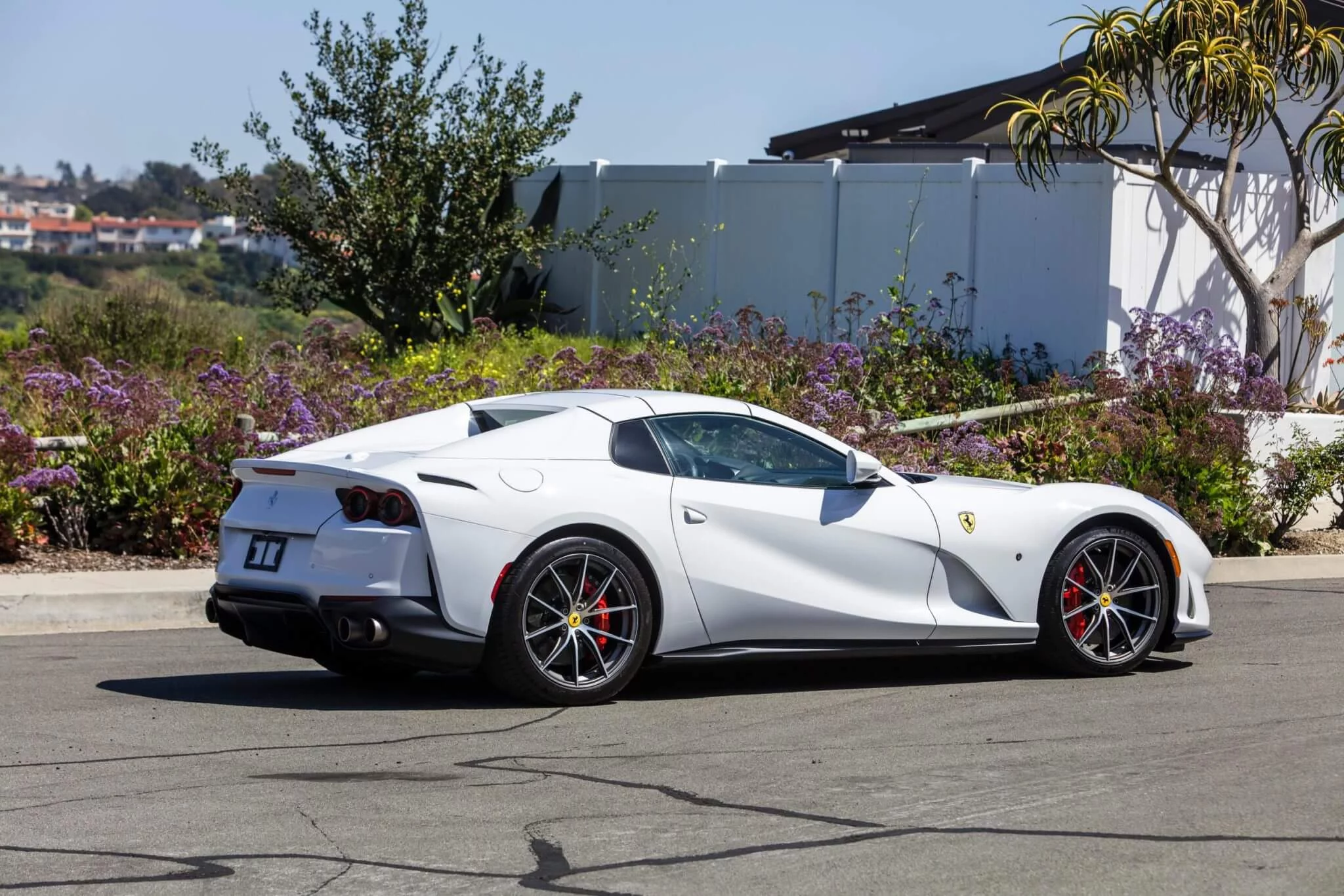 Bianco Cervino Ferrari 812