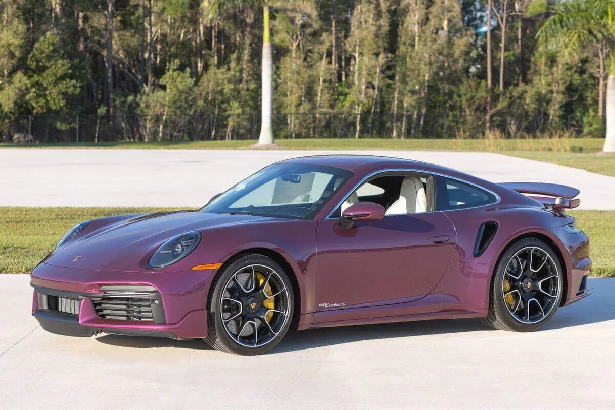 Magic Magenta Chromaflair Porsche 911 Turbo