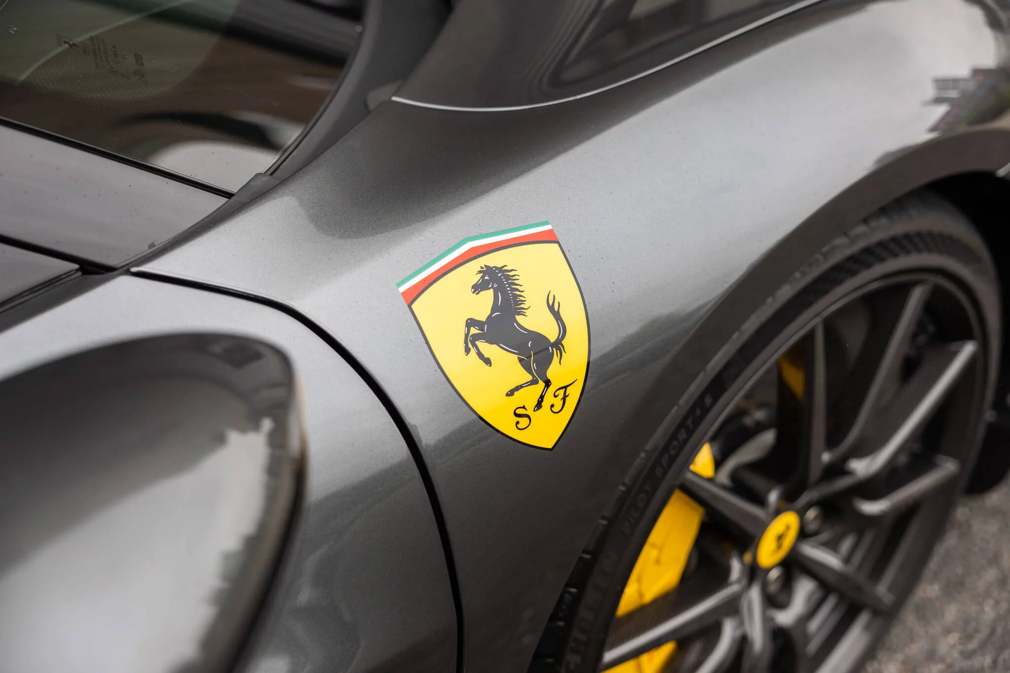 Grigio Silverstone Ferrari 296