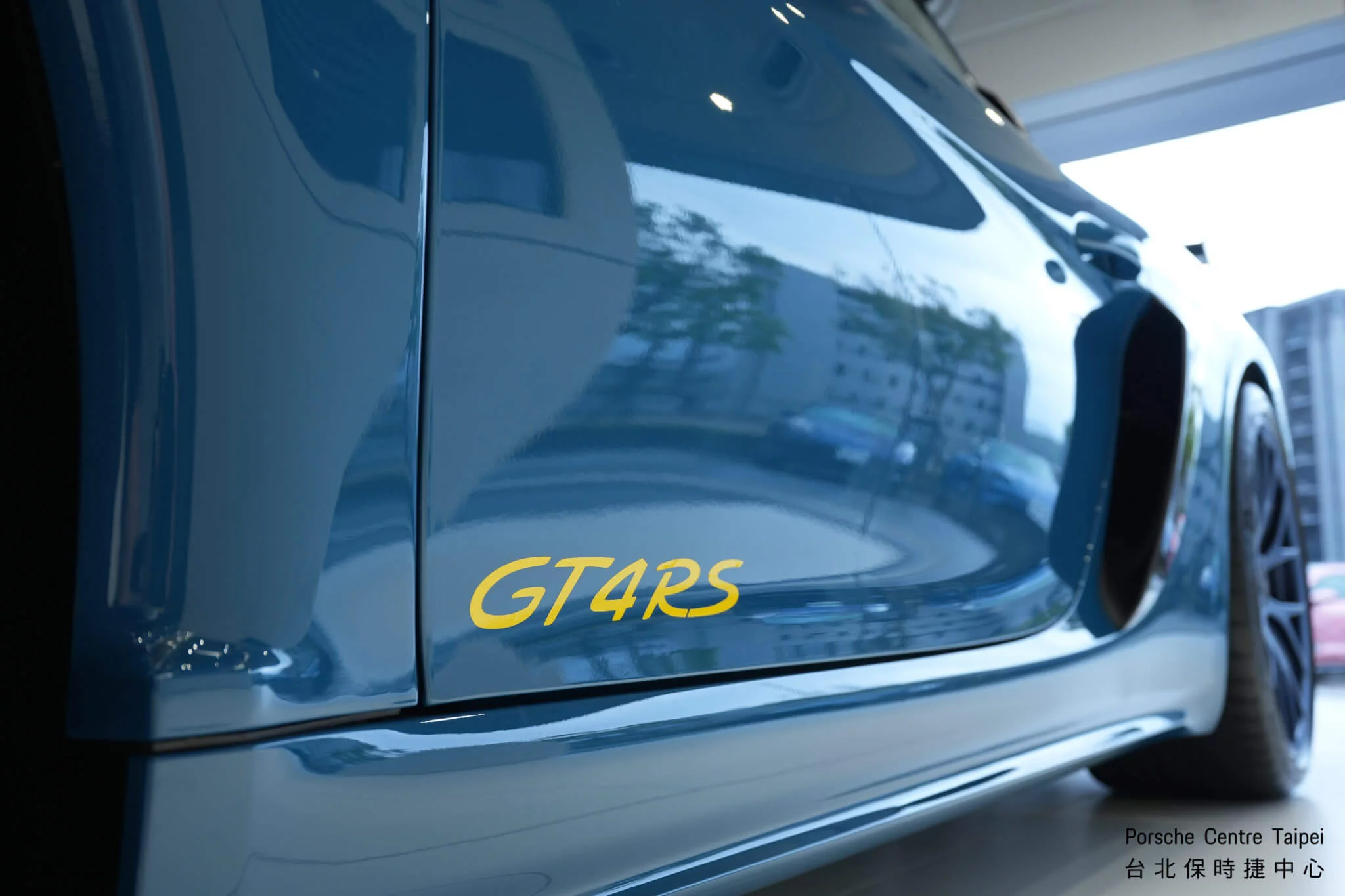 Oslo Blue Porsche 718 Cayman GT4 RS