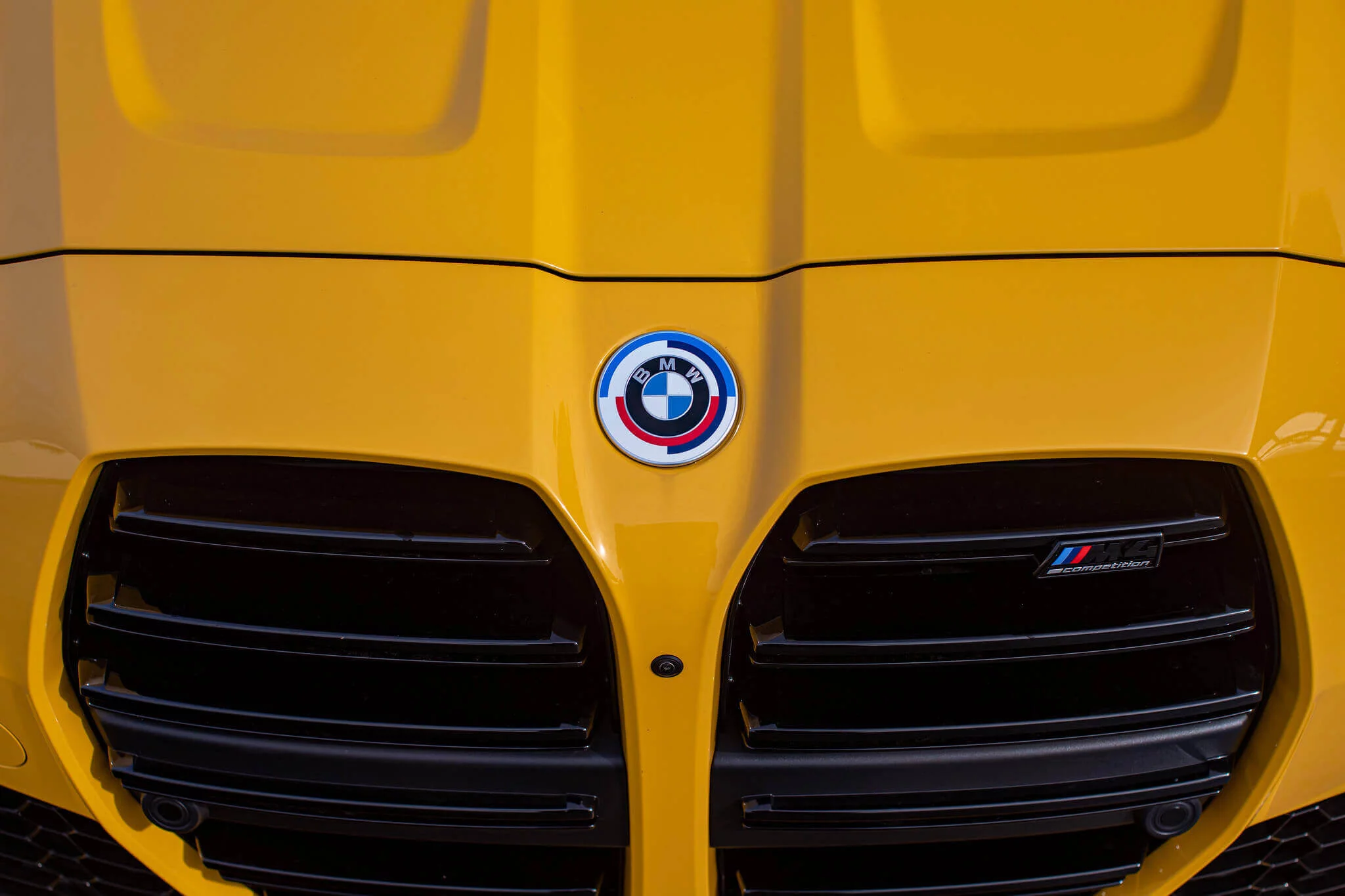 Speed Yellow BMW M4