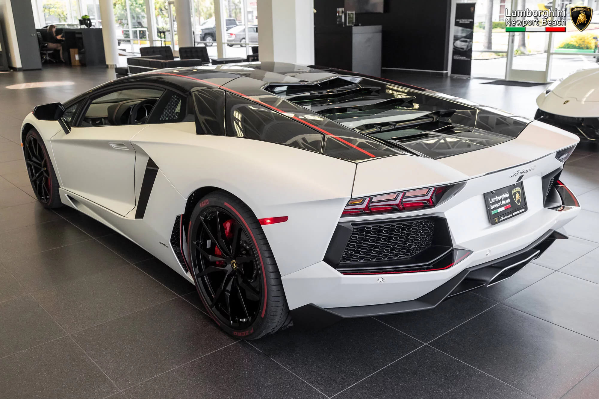 Bianco Canopus Lamborghini Aventador