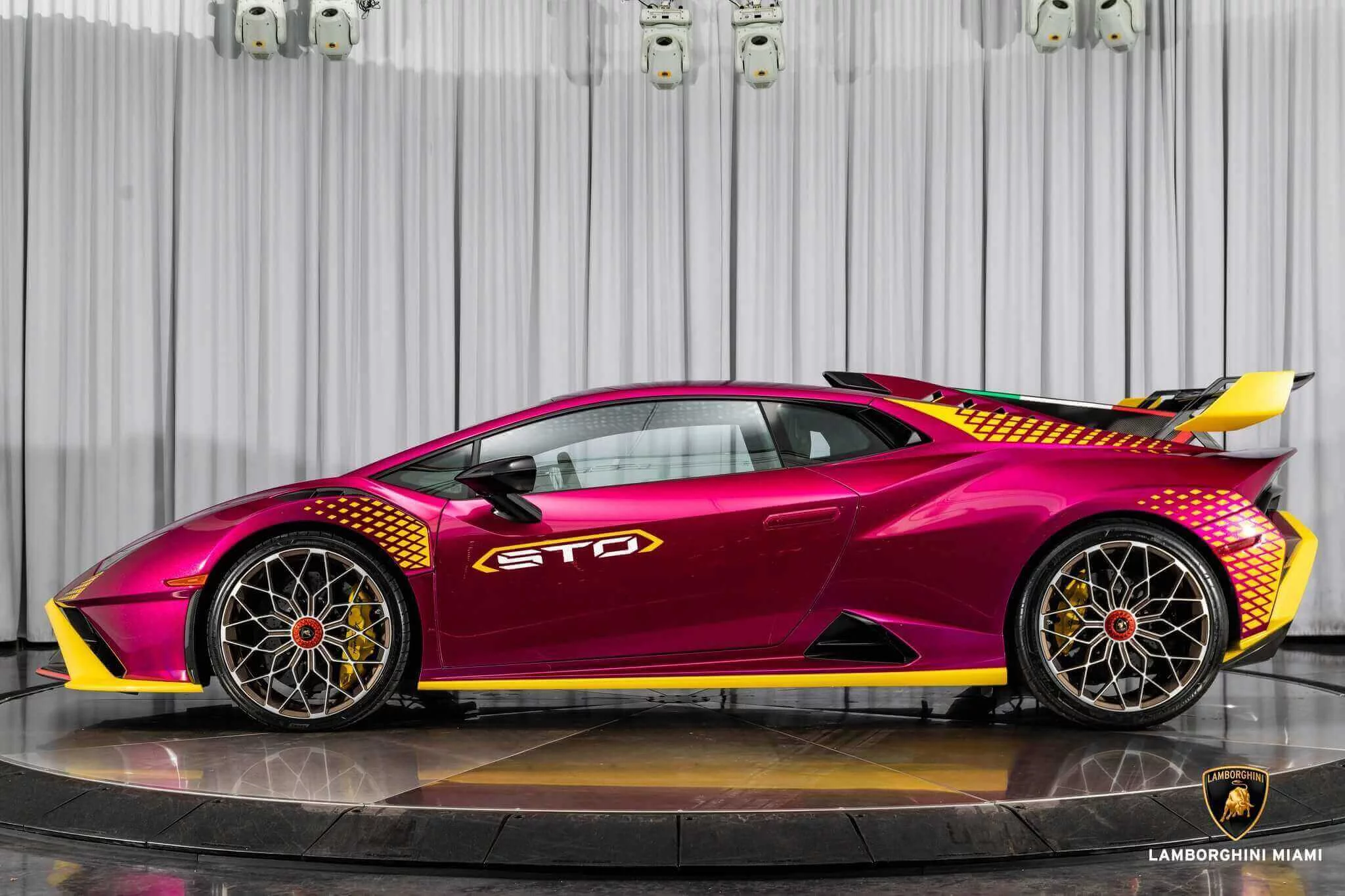 Viola Bast Lamborghini Huracán