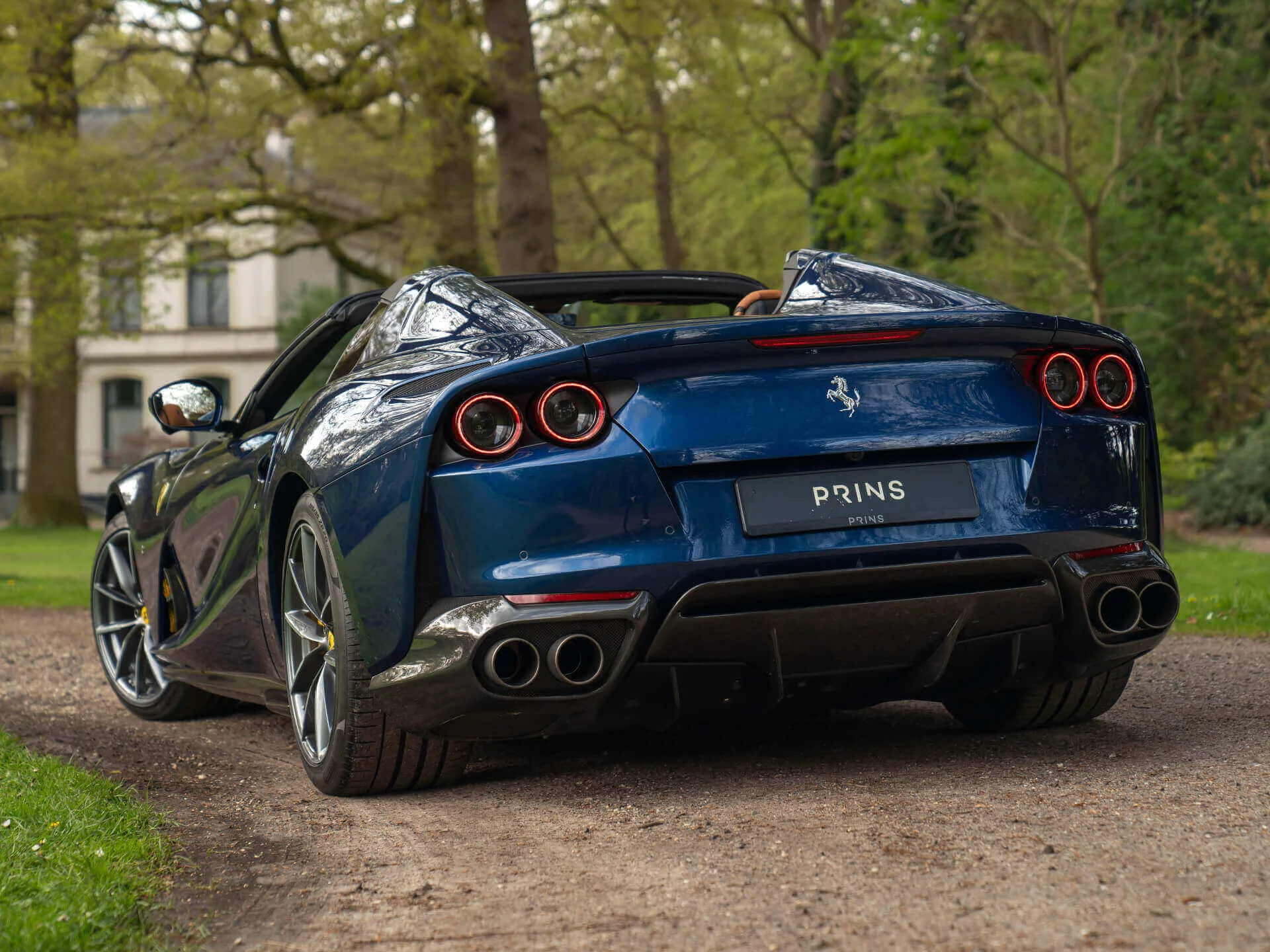 Blu Tour de France 70 Ferrari 812