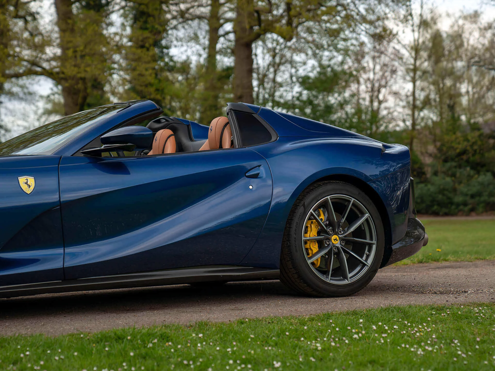 Blu Tour de France 70 Ferrari 812