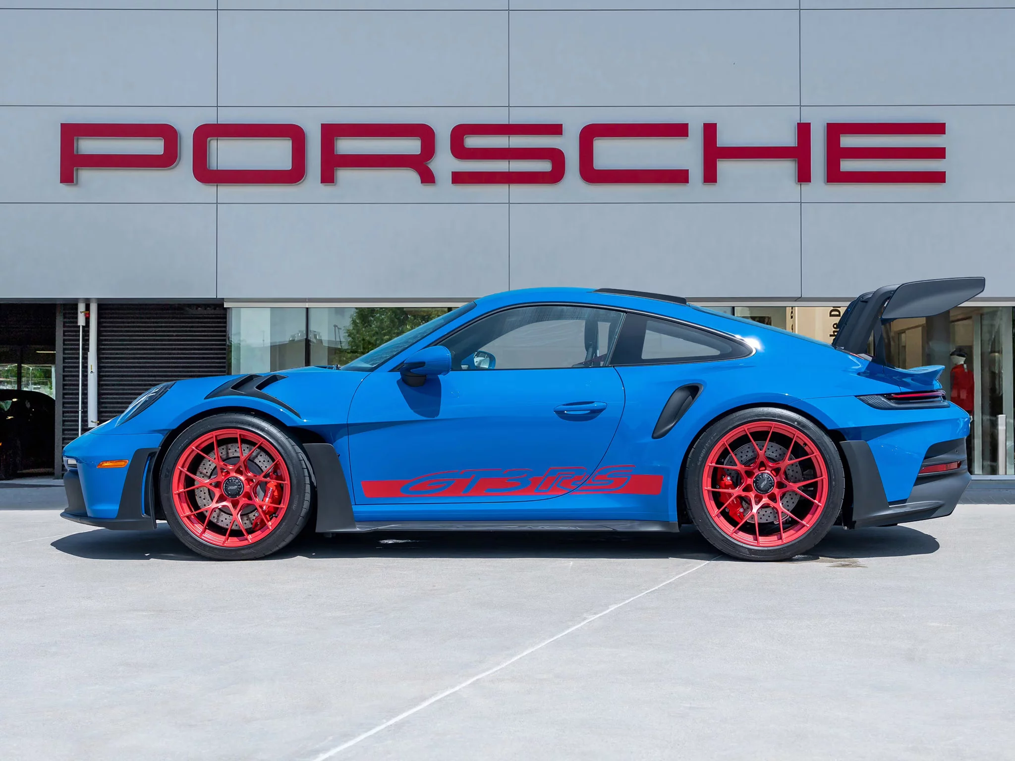 Arrow Blue Porsche 911 GT3 RS