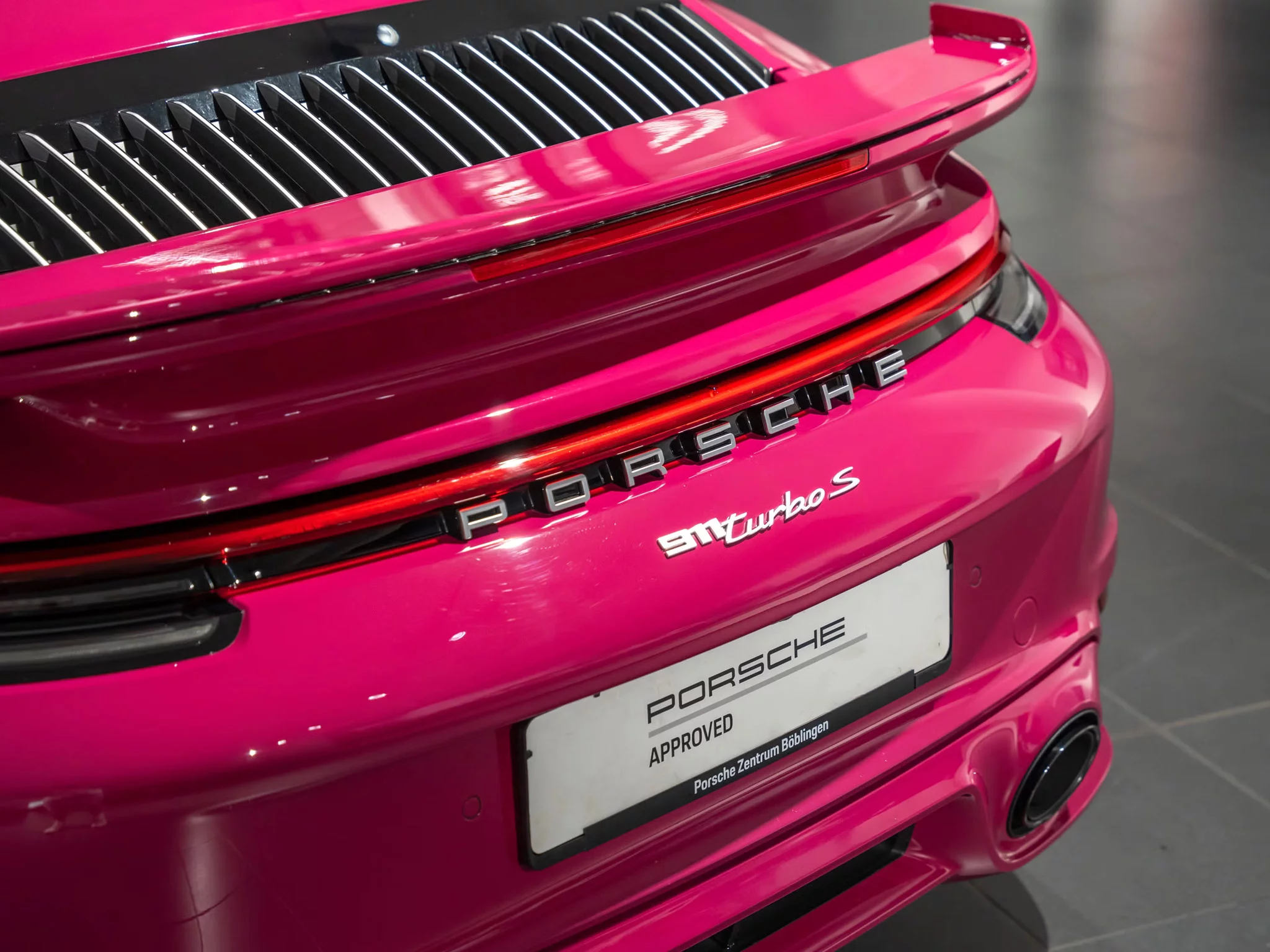 Ruby Star Porsche 911 Turbo