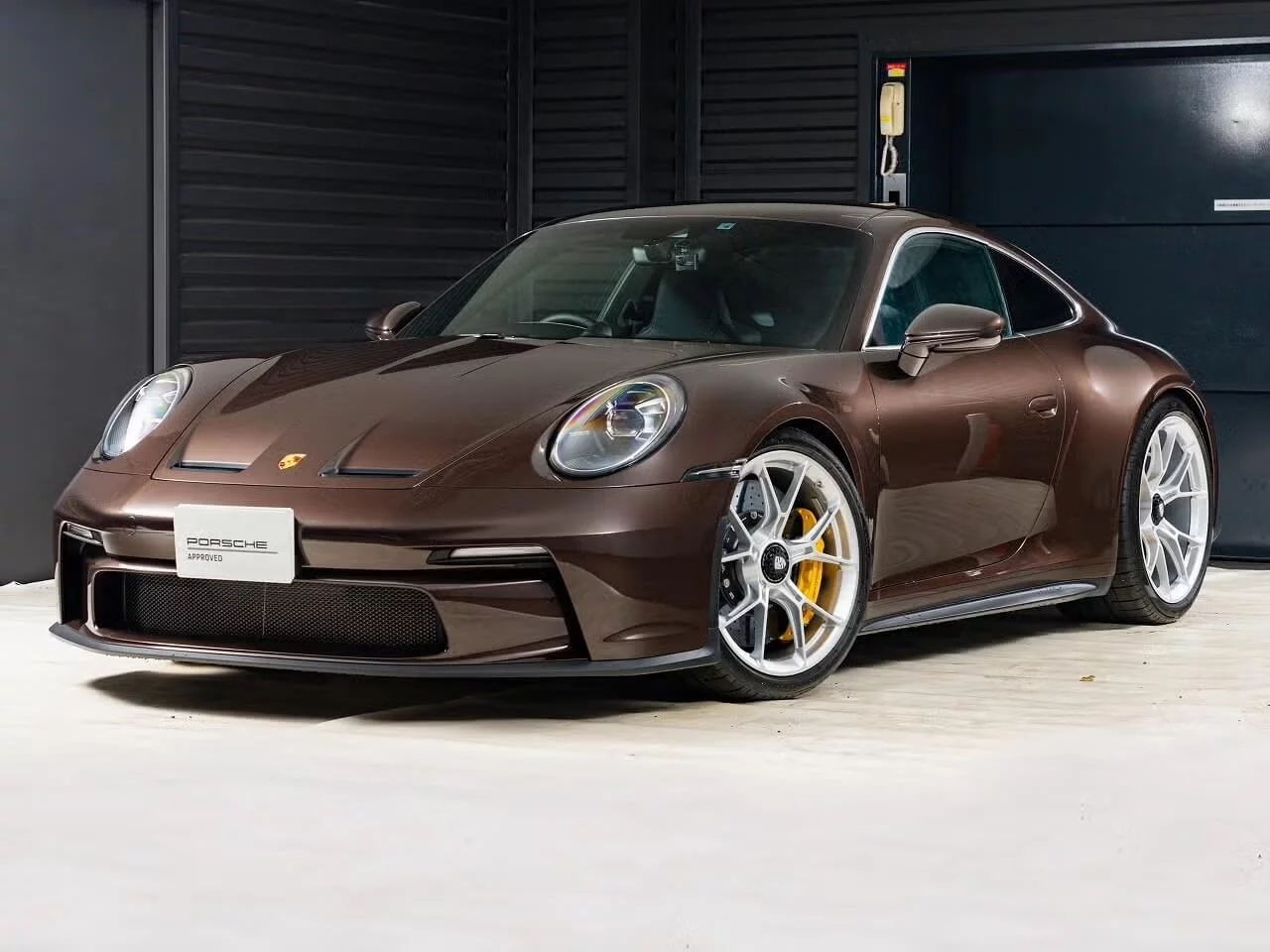 Macadamia Metallic Porsche 911 GT3