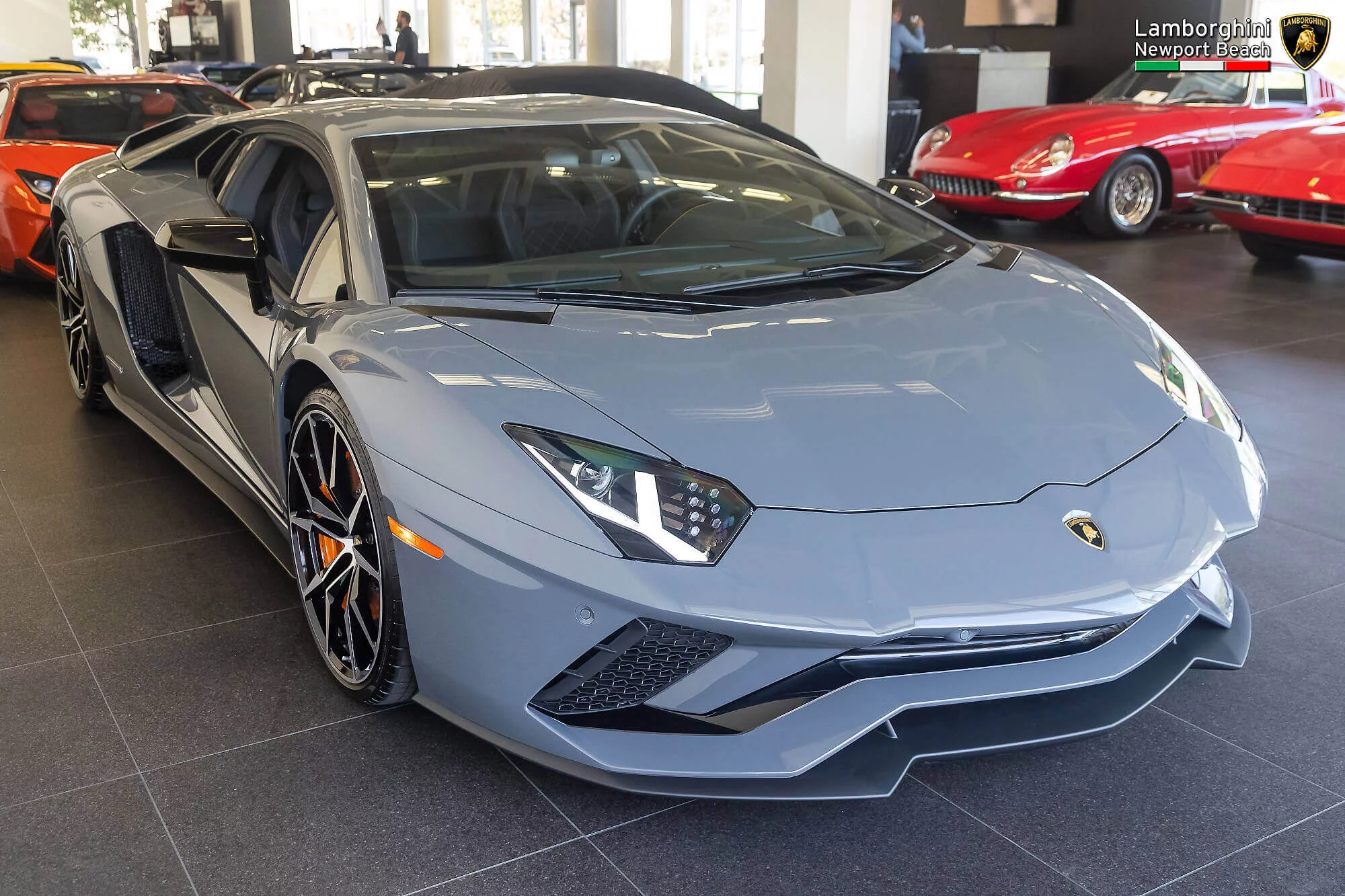 Grigio Telesto Lamborghini Aventador