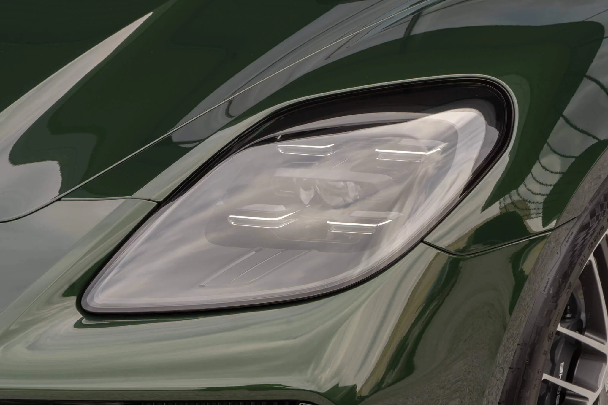 Oak Green Metallic Neo Porsche Panamera