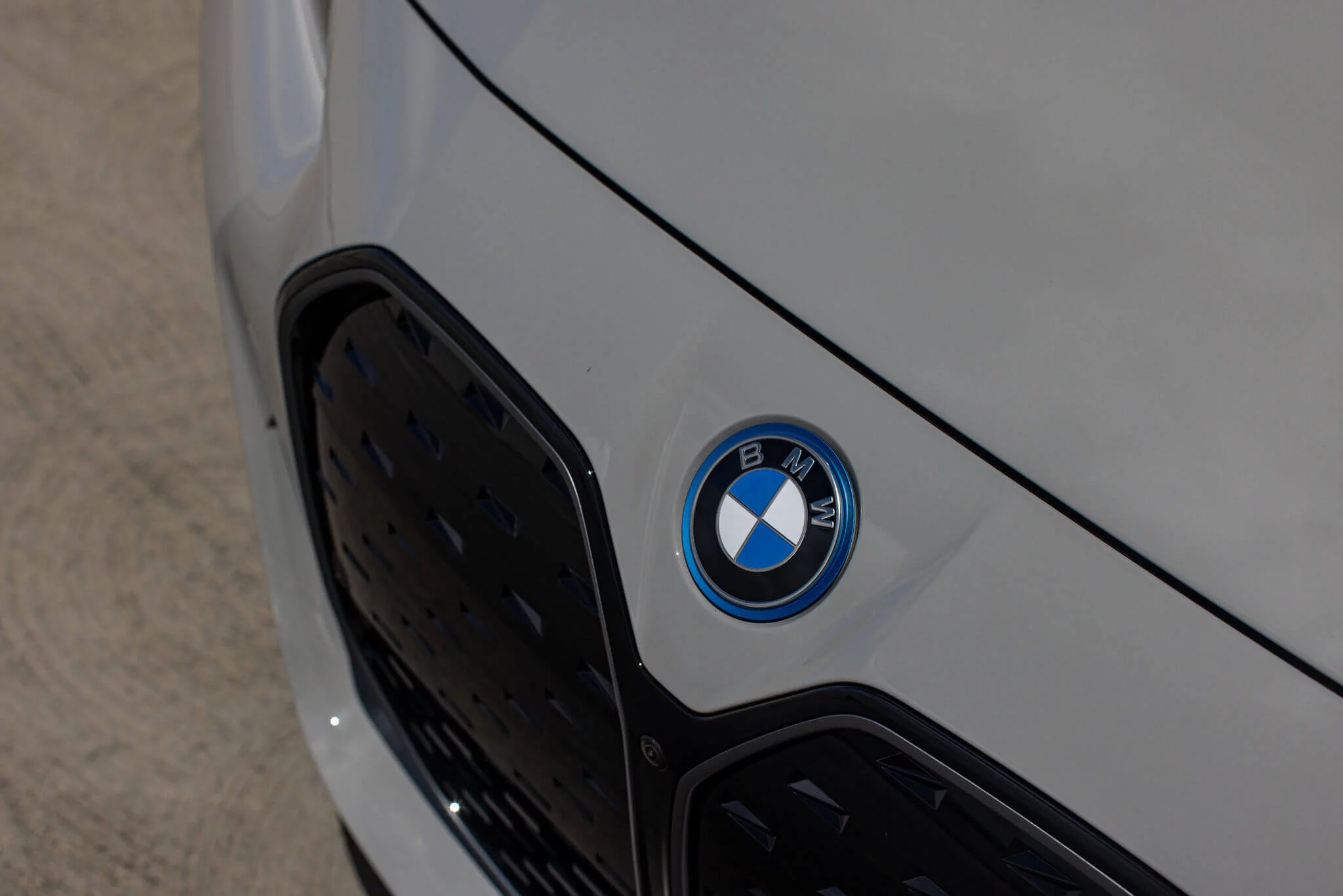 Crayon BMW i4