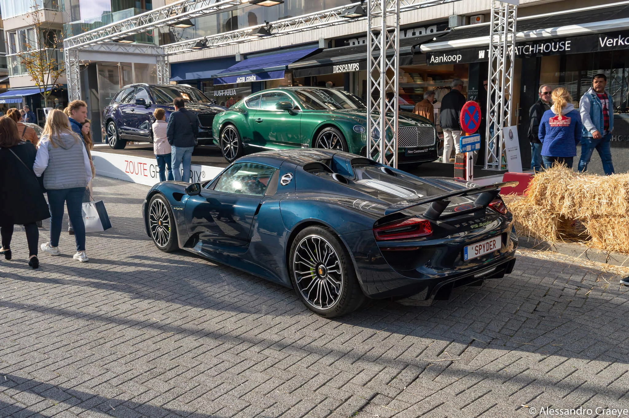 Dark Blue Metallic Porsche 918 Spyder