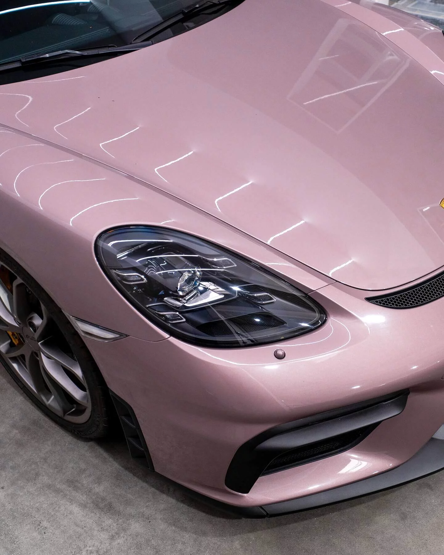 Frozen Berry Metallic Porsche 718 Cayman GT4
