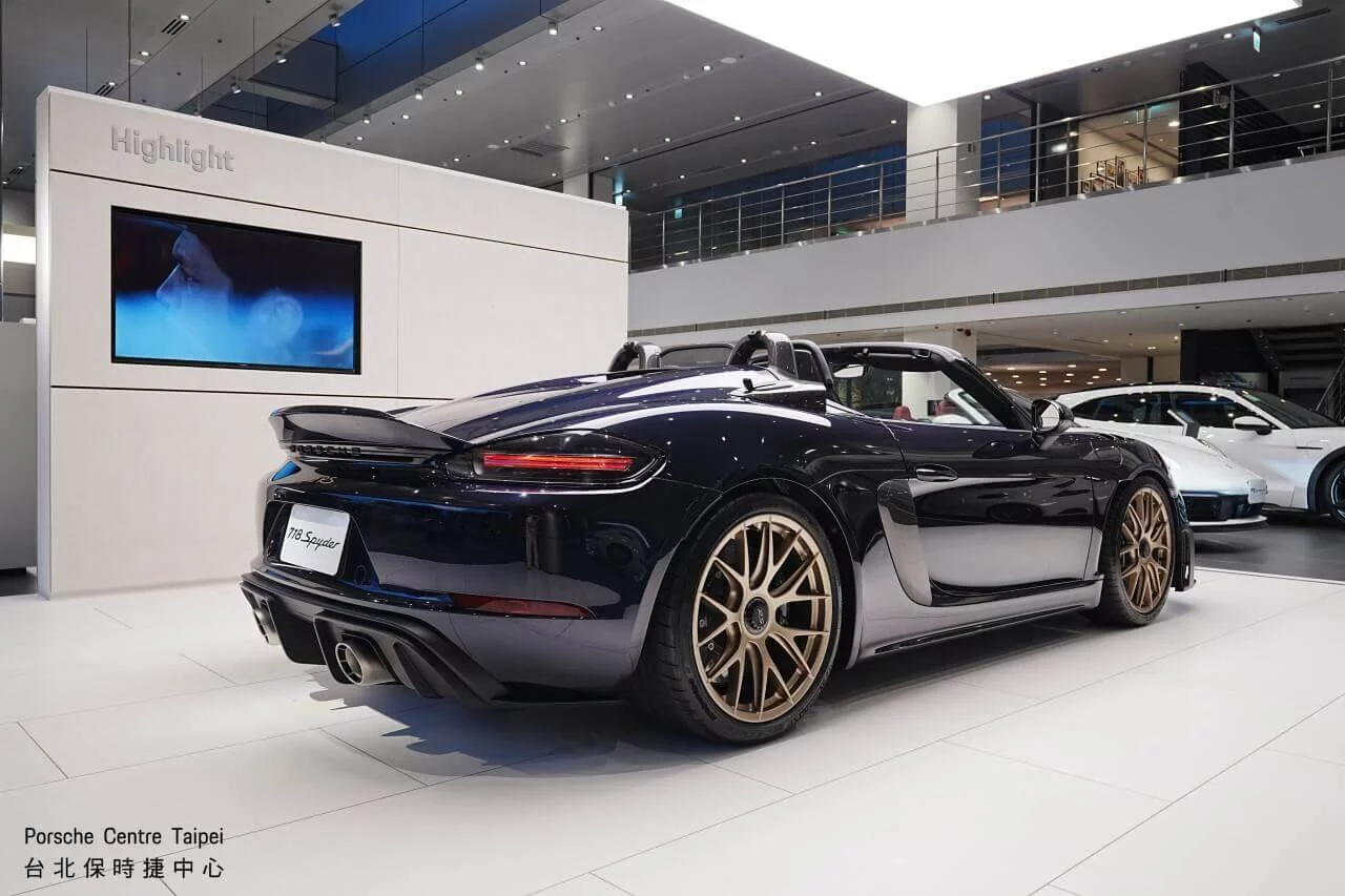 Carbon Black Porsche 718 Spyder RS