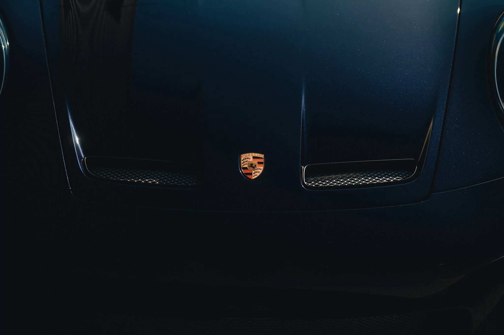 Carbon Black Porsche 911 S/T