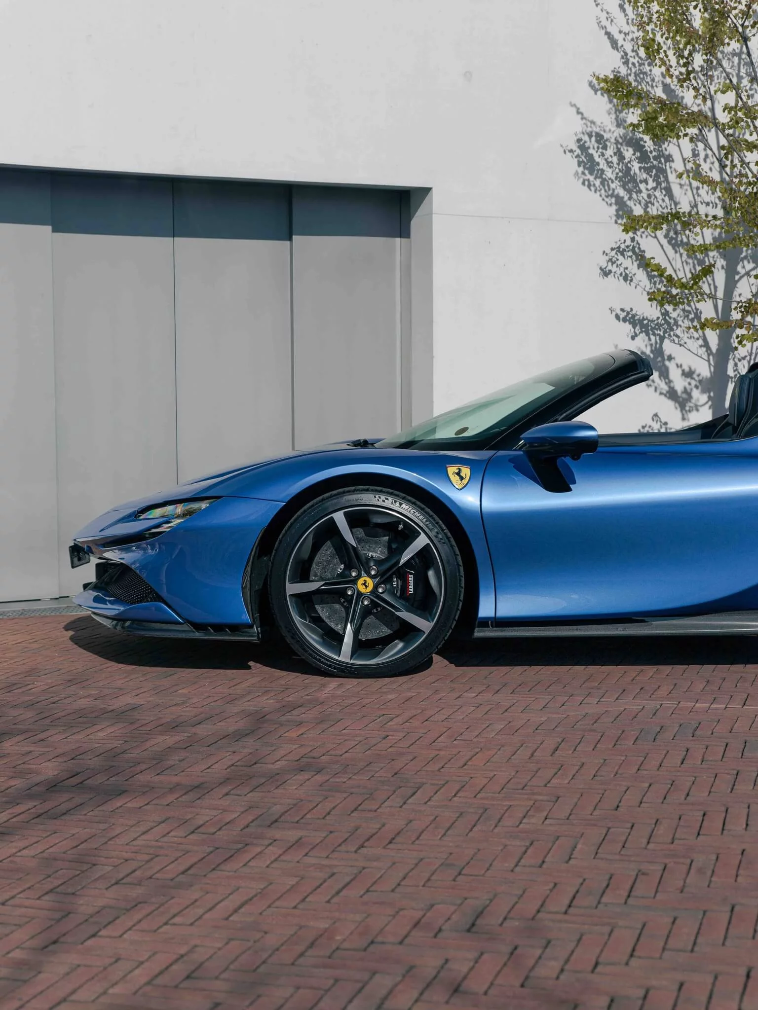 Azzurro Monaco Ferrari SF90