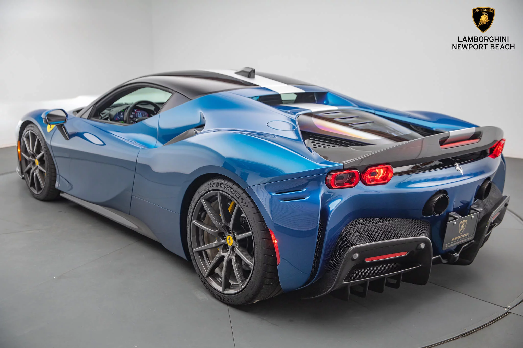 Blu Abu Dhabi Ferrari SF90