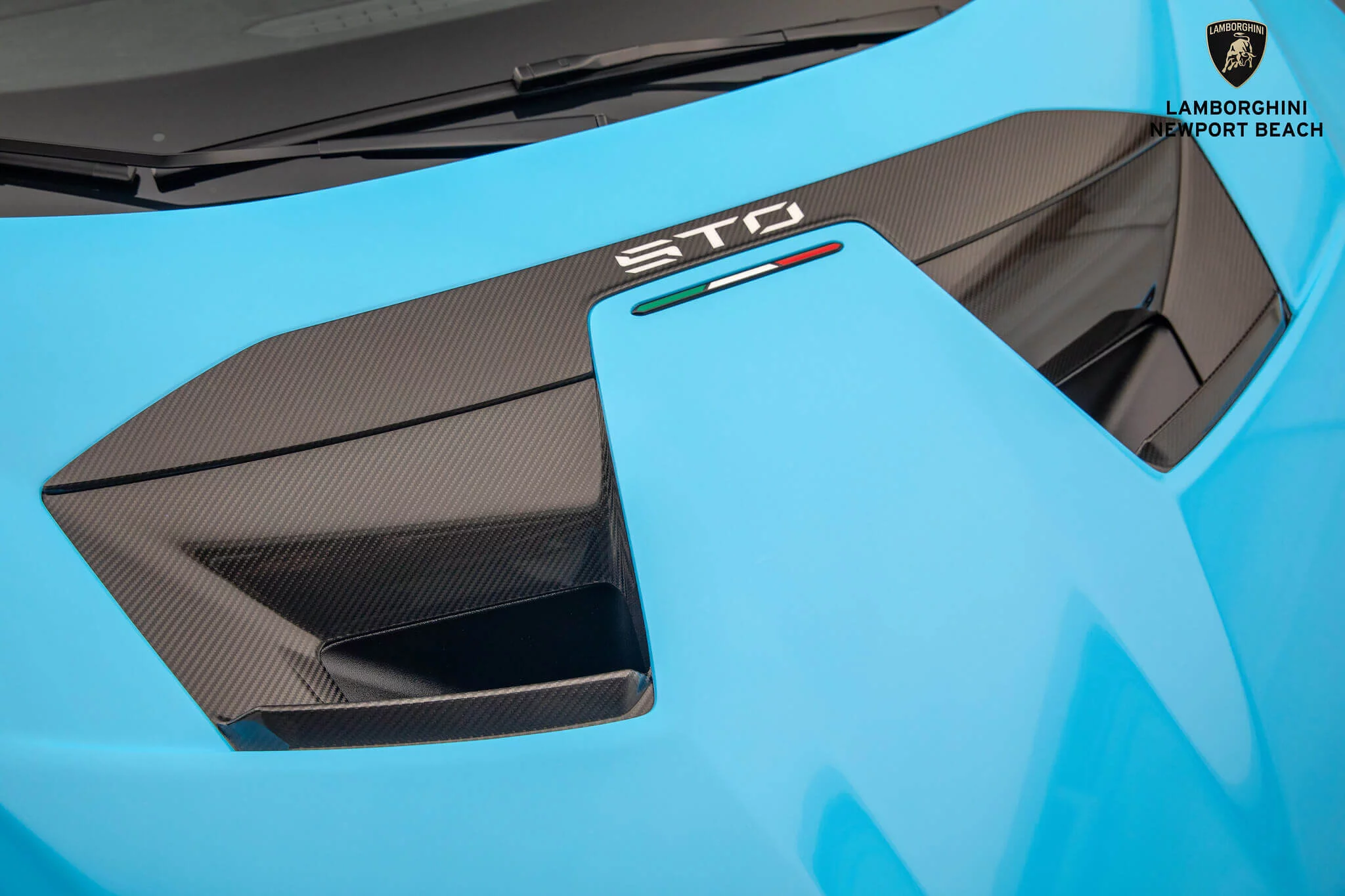 Blu Laufey Lamborghini Huracán